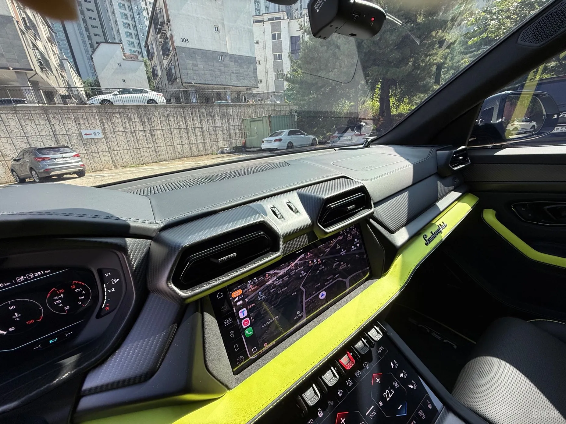 Lamborghini Urus превью 14
