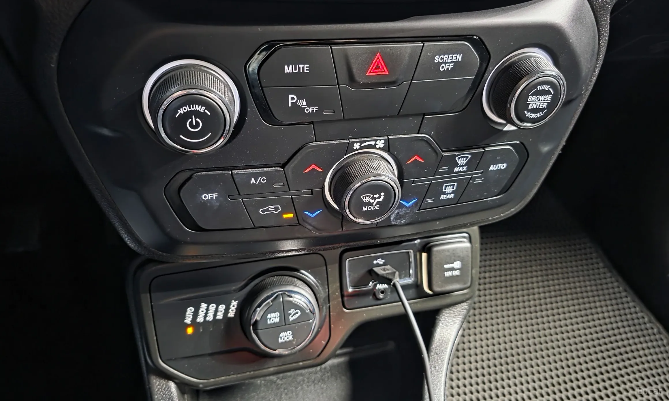 Jeep Renegade превью 16