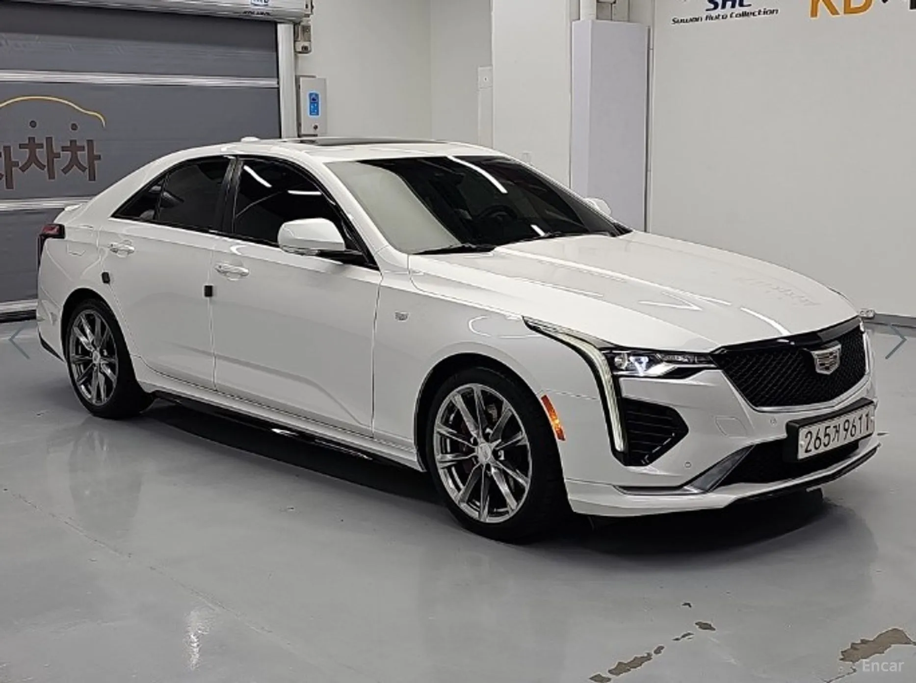 Cadillac CT4 превью 4