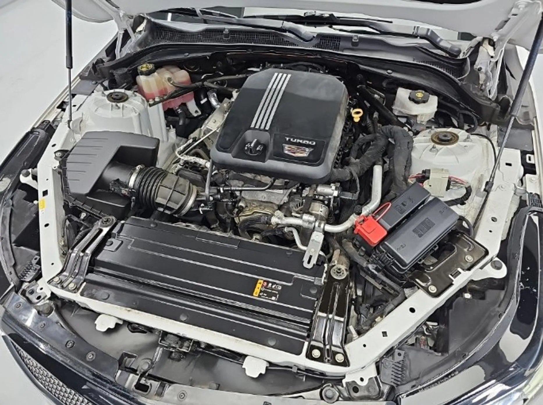 Cadillac CT4 превью 5
