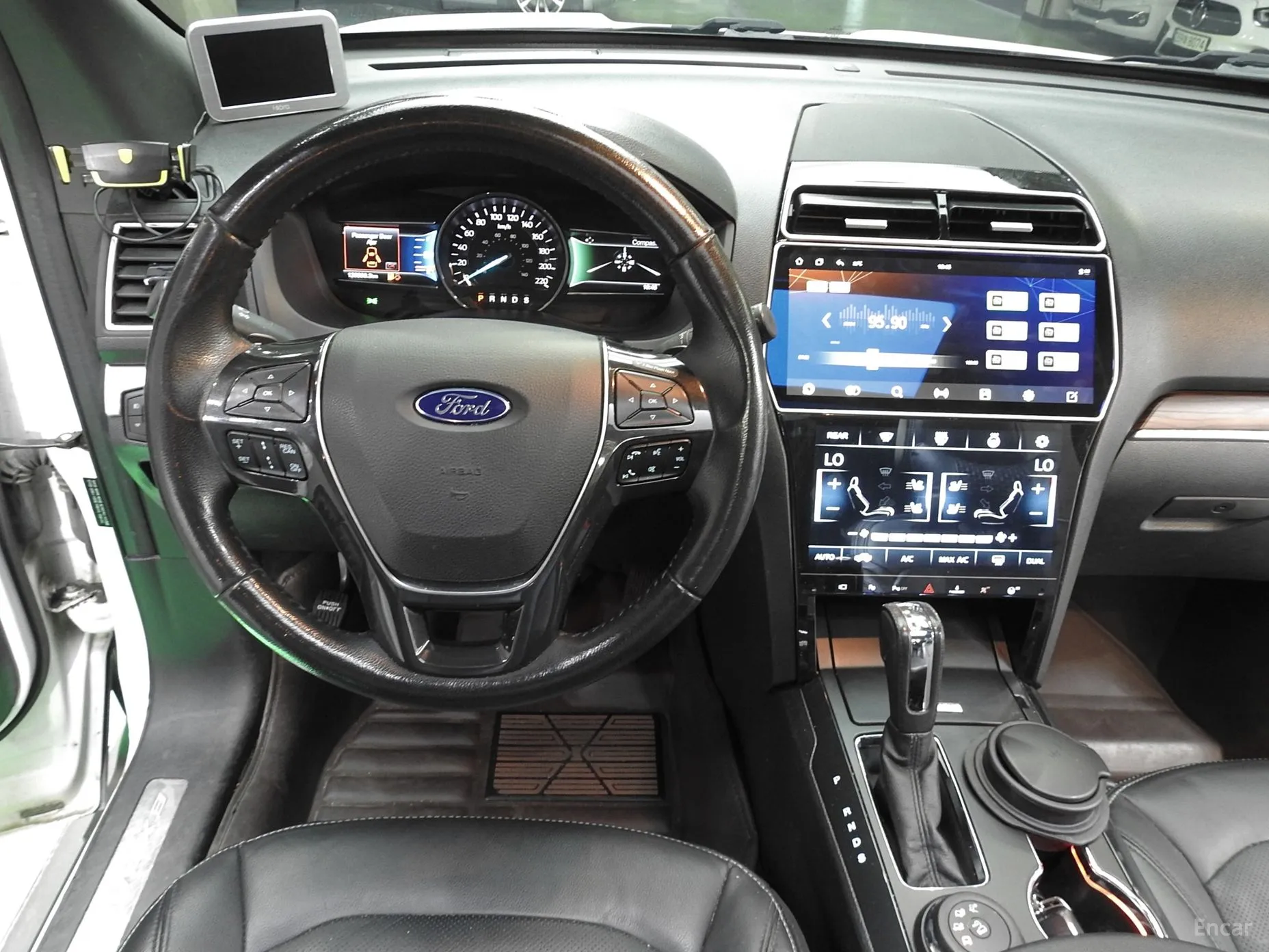 Ford Explorer превью 14