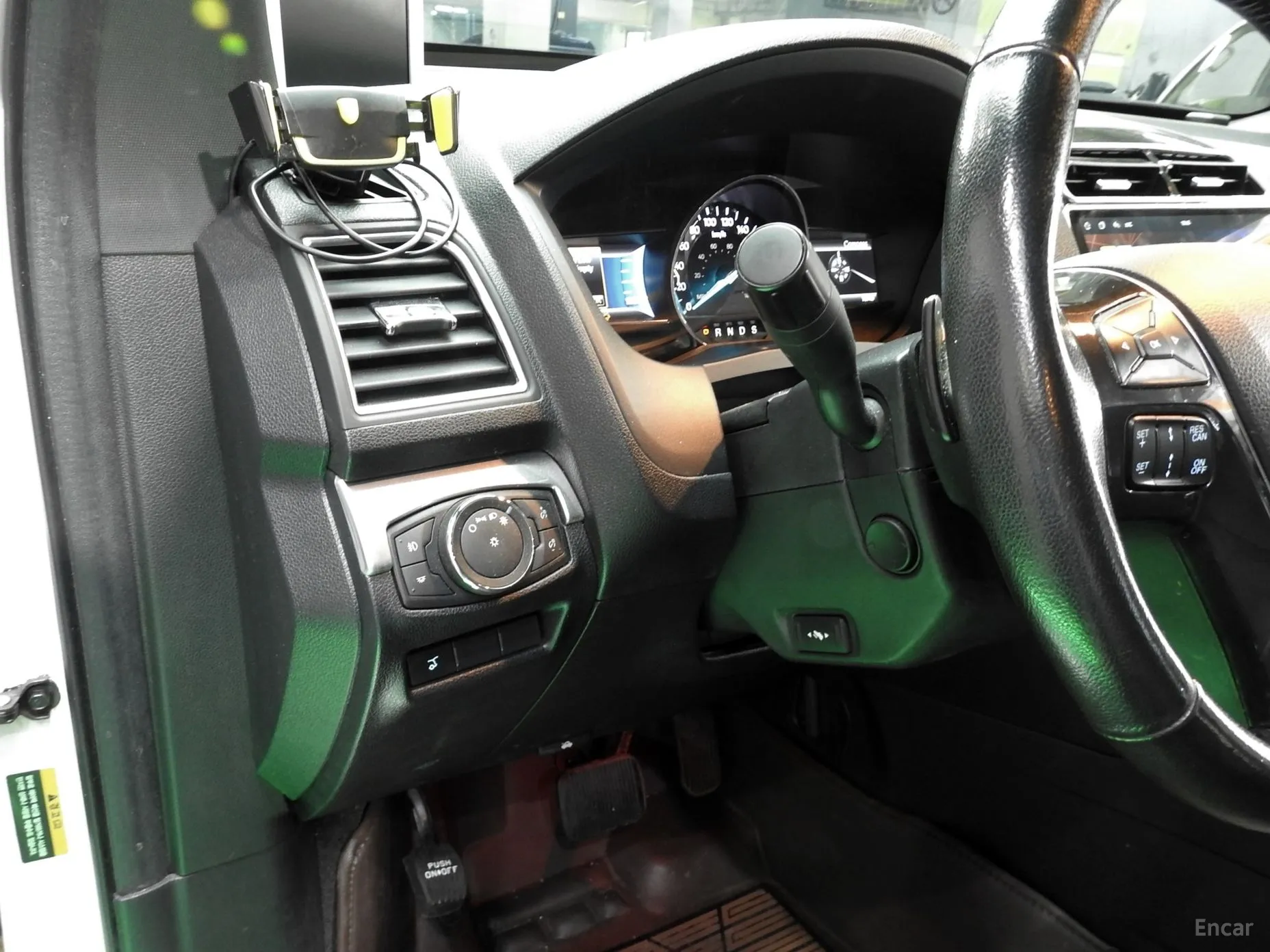 Ford Explorer превью 16