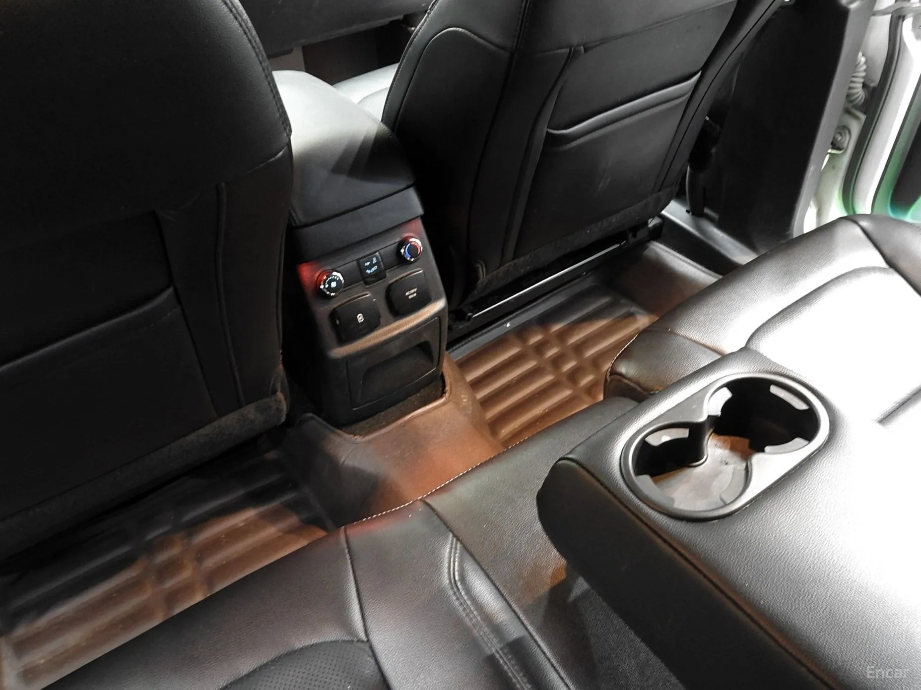 Ford Explorer превью 17