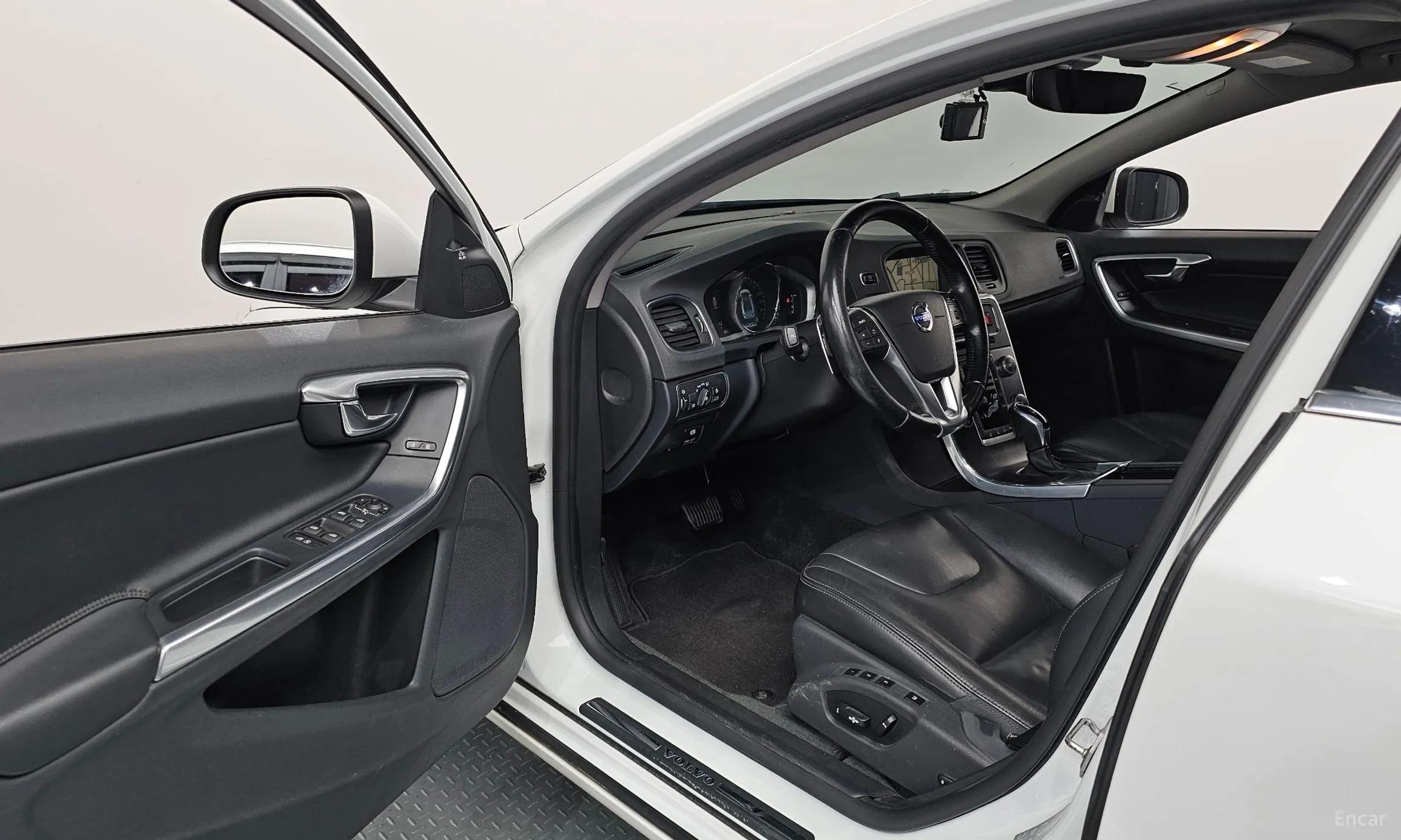 Volvo S60 превью 10