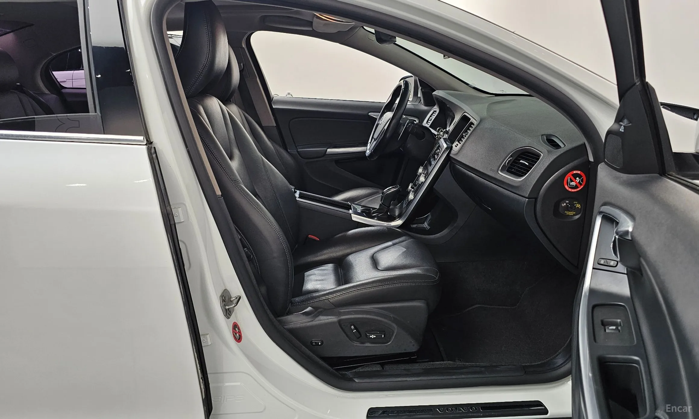 Volvo S60 превью 11