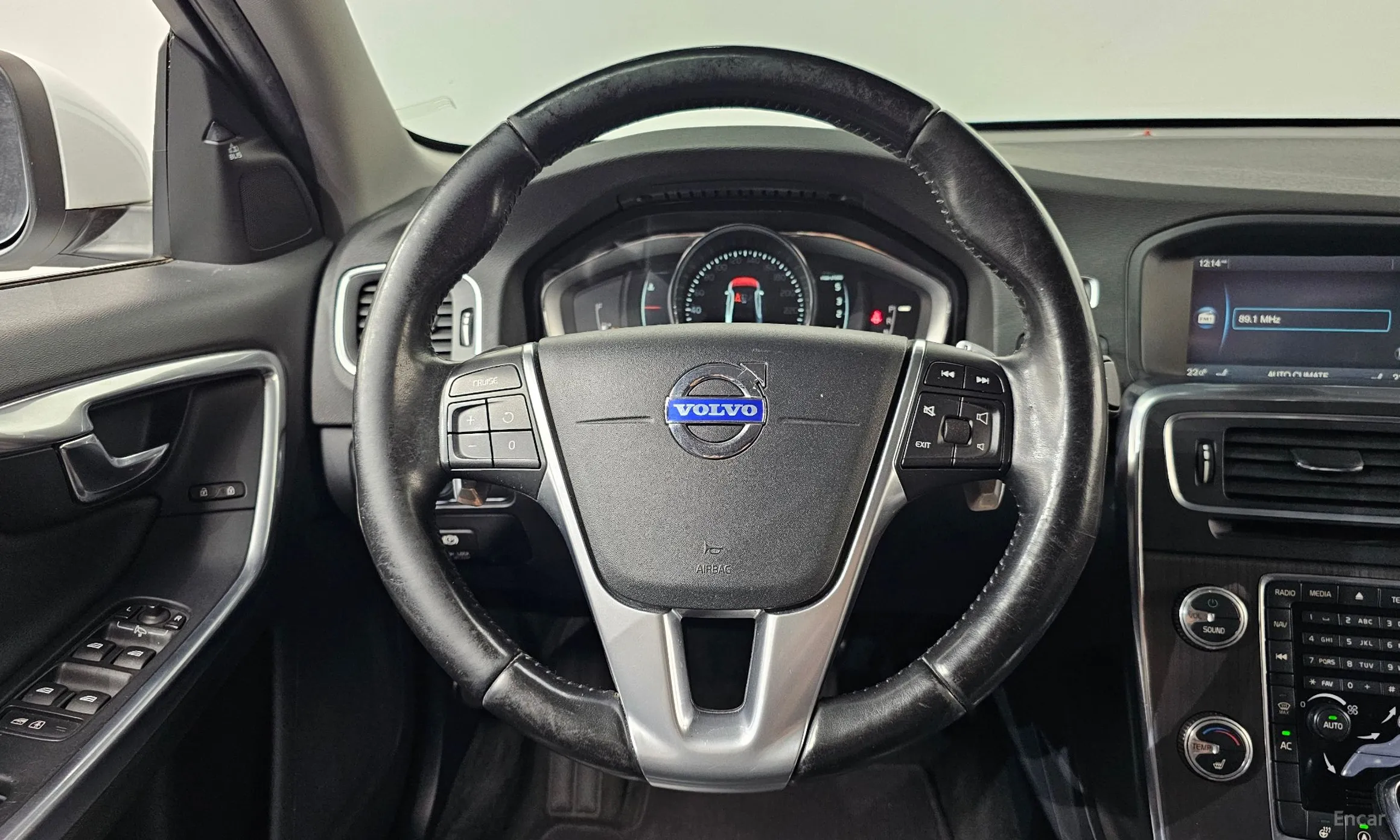 Volvo S60 превью 13
