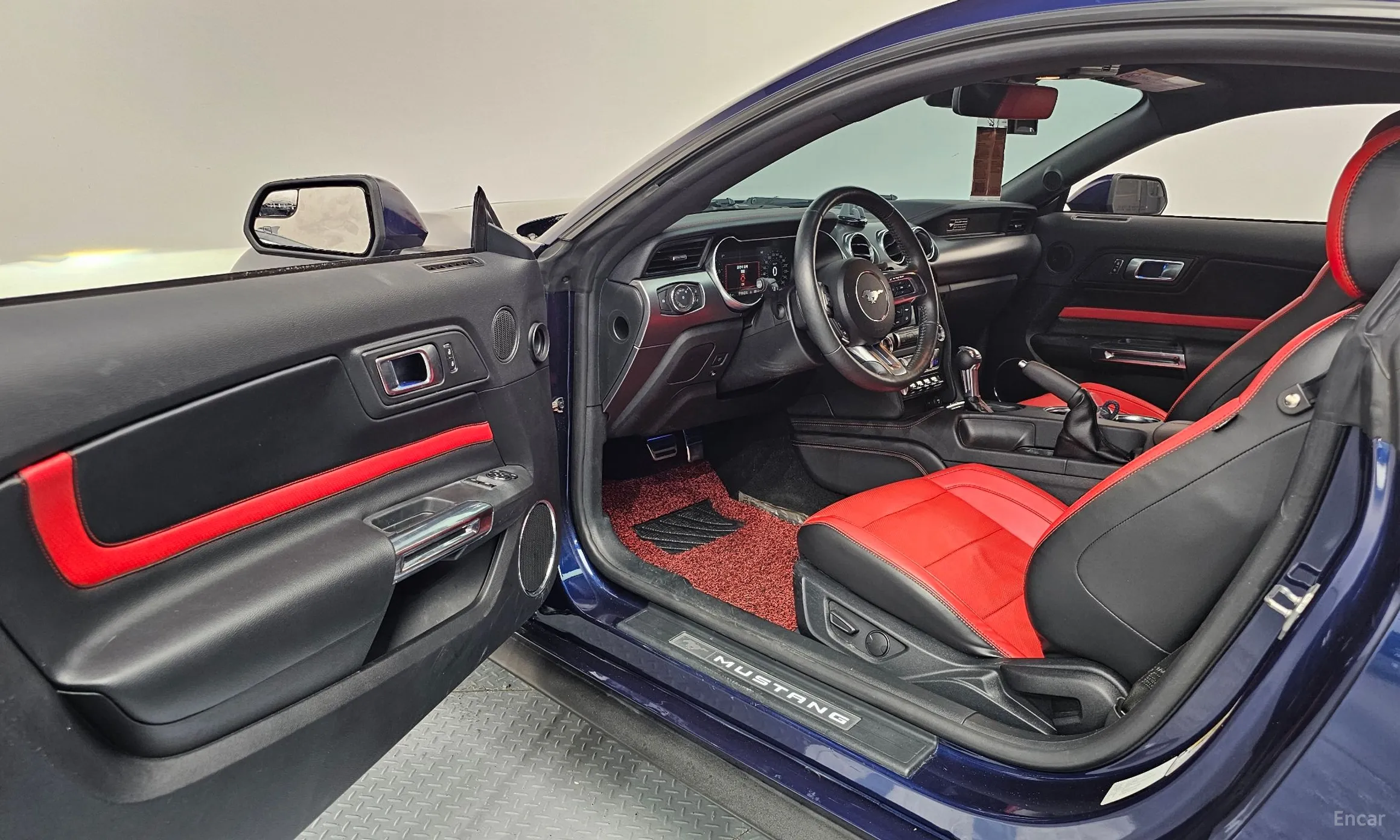 Ford Mustang превью 10