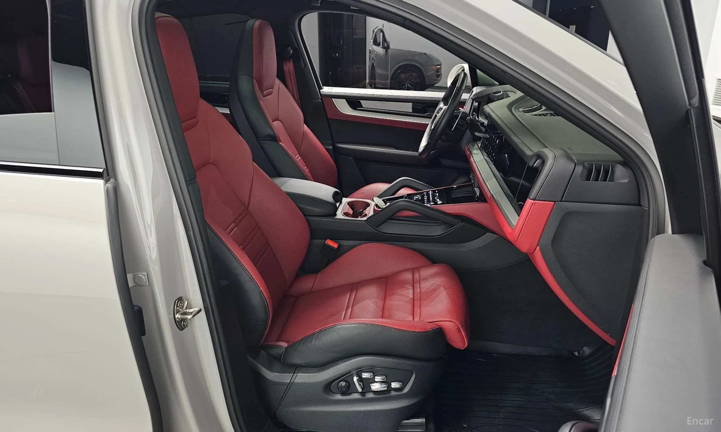 Porsche Cayenne (PO536) превью 12
