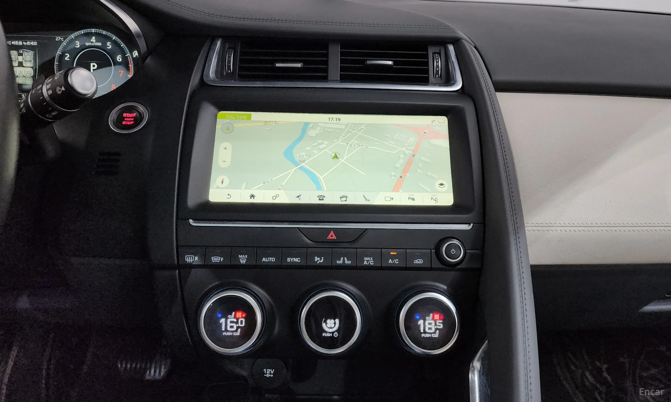 Jaguar E-PACE превью 13