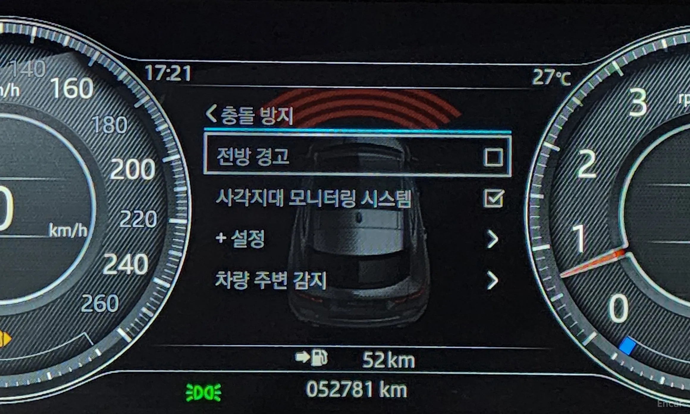 Jaguar E-PACE превью 16