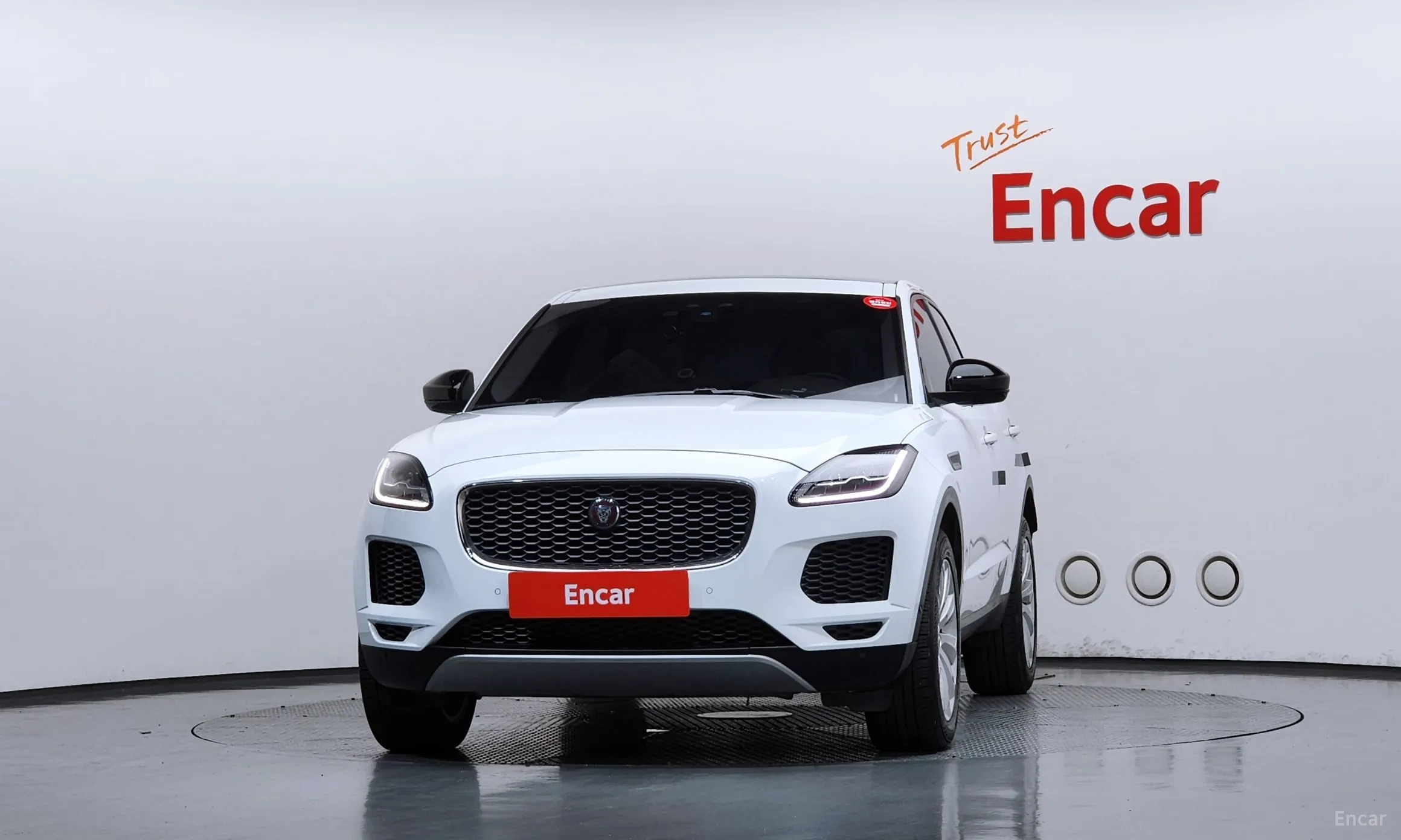 Jaguar E-PACE превью 3