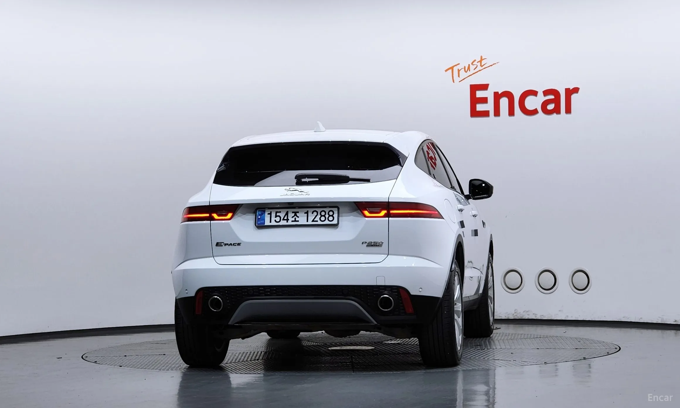 Jaguar E-PACE превью 4