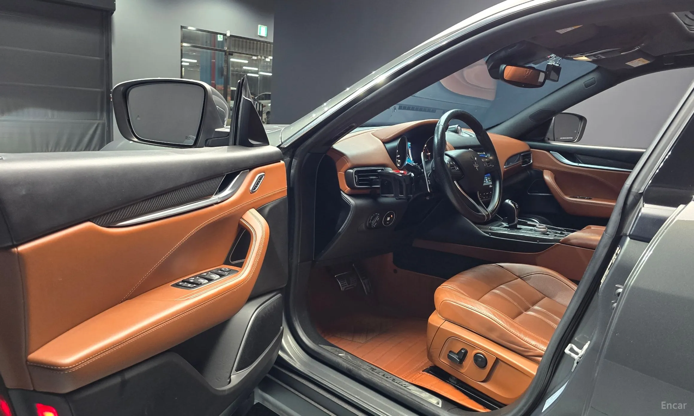 Maserati Levante превью 10