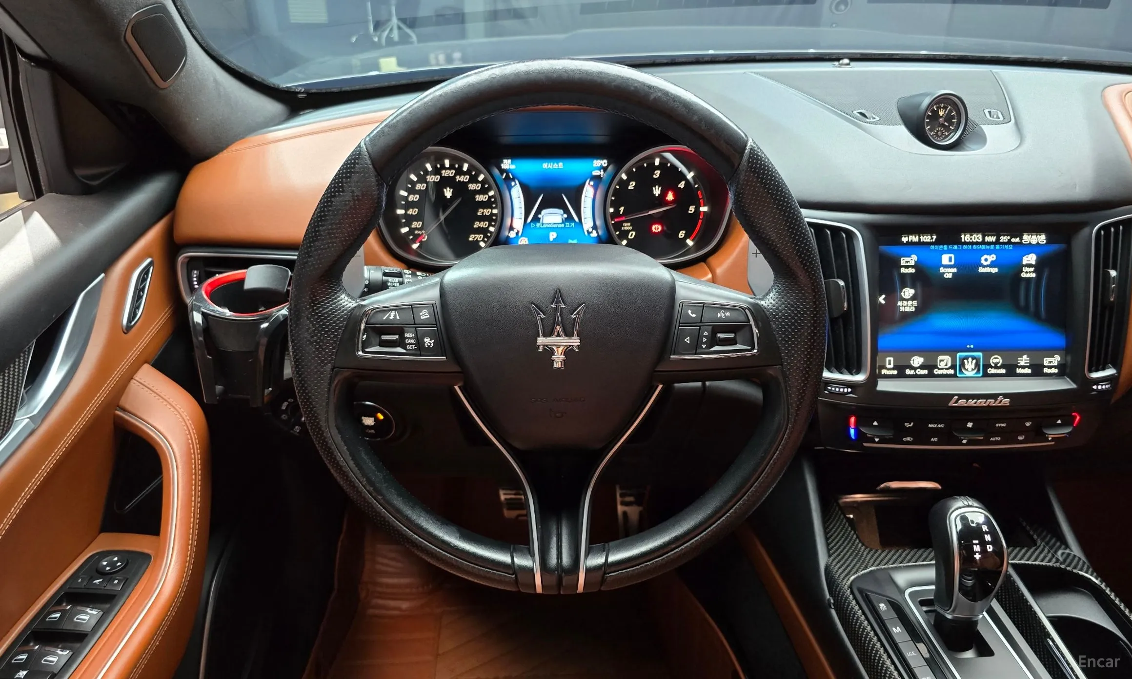 Maserati Levante превью 13
