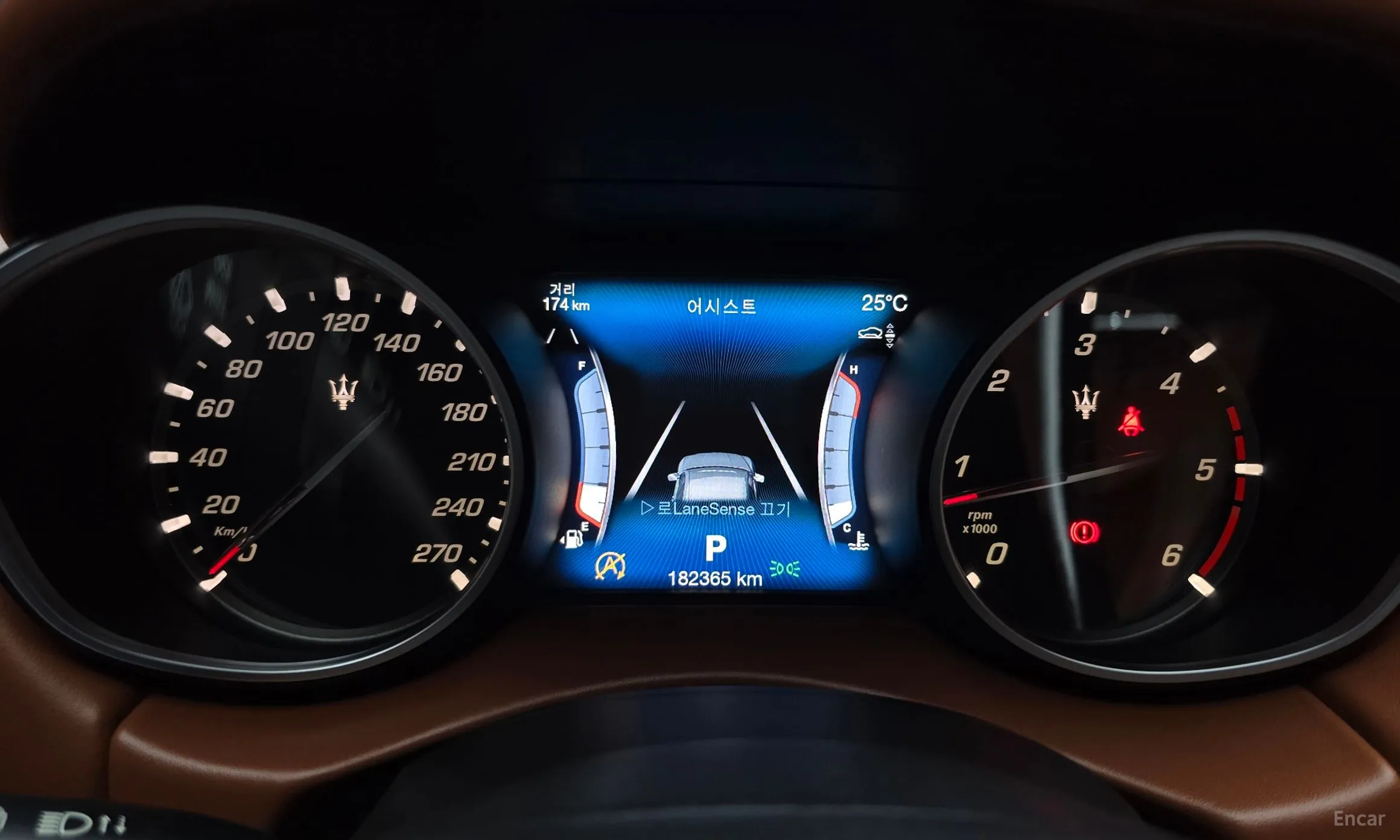 Maserati Levante превью 8