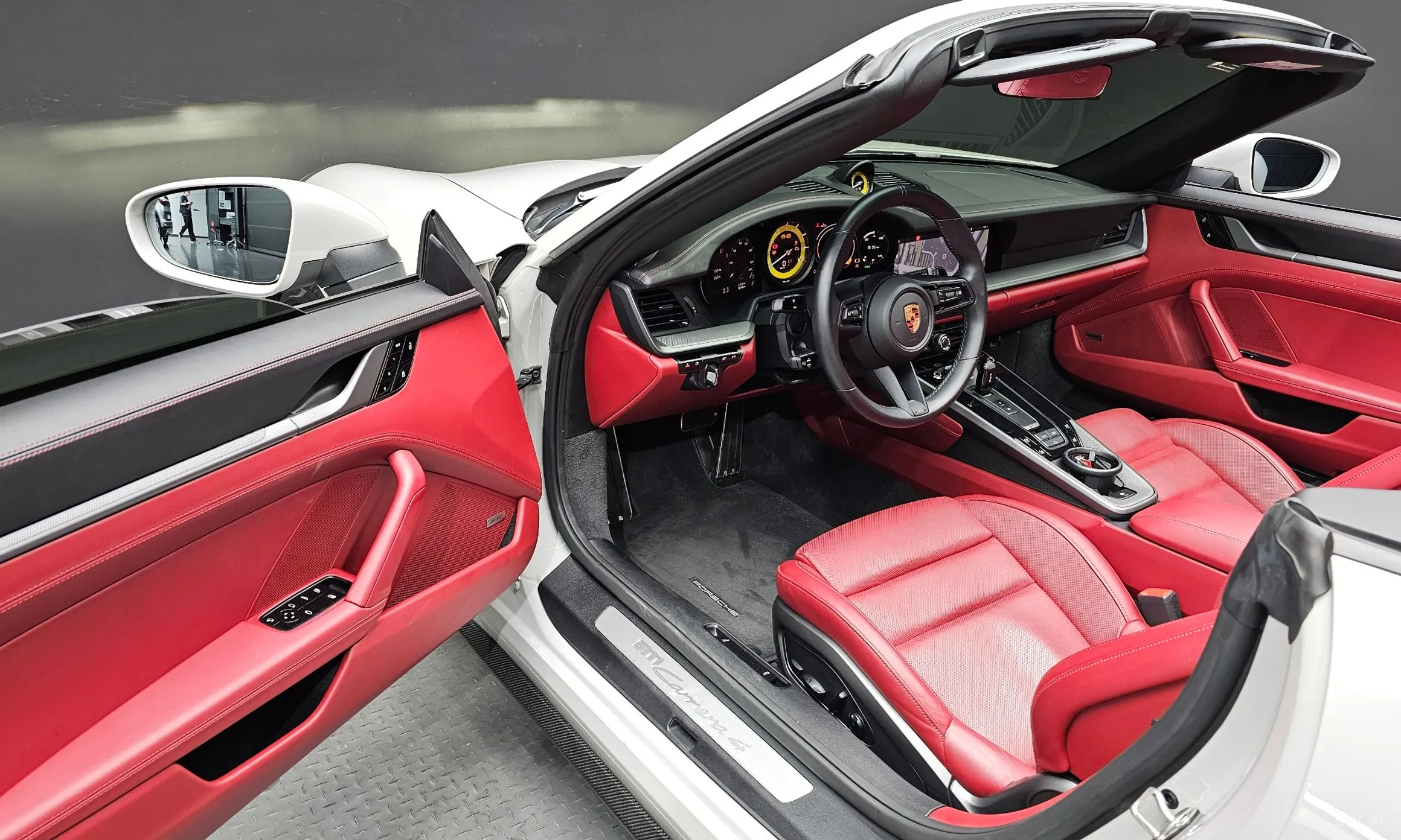 Porsche 911 (992) превью 12