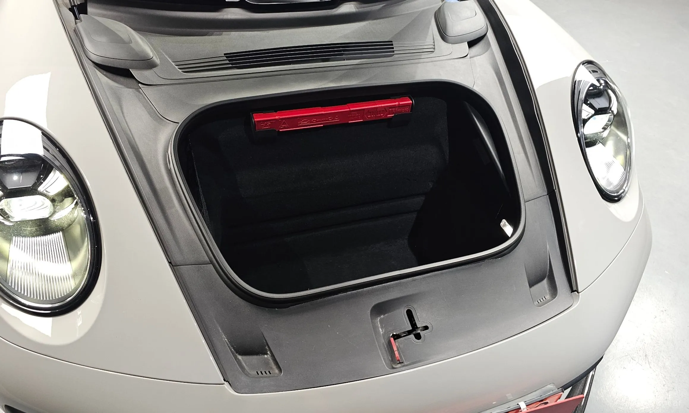 Porsche 911 (992) превью 18