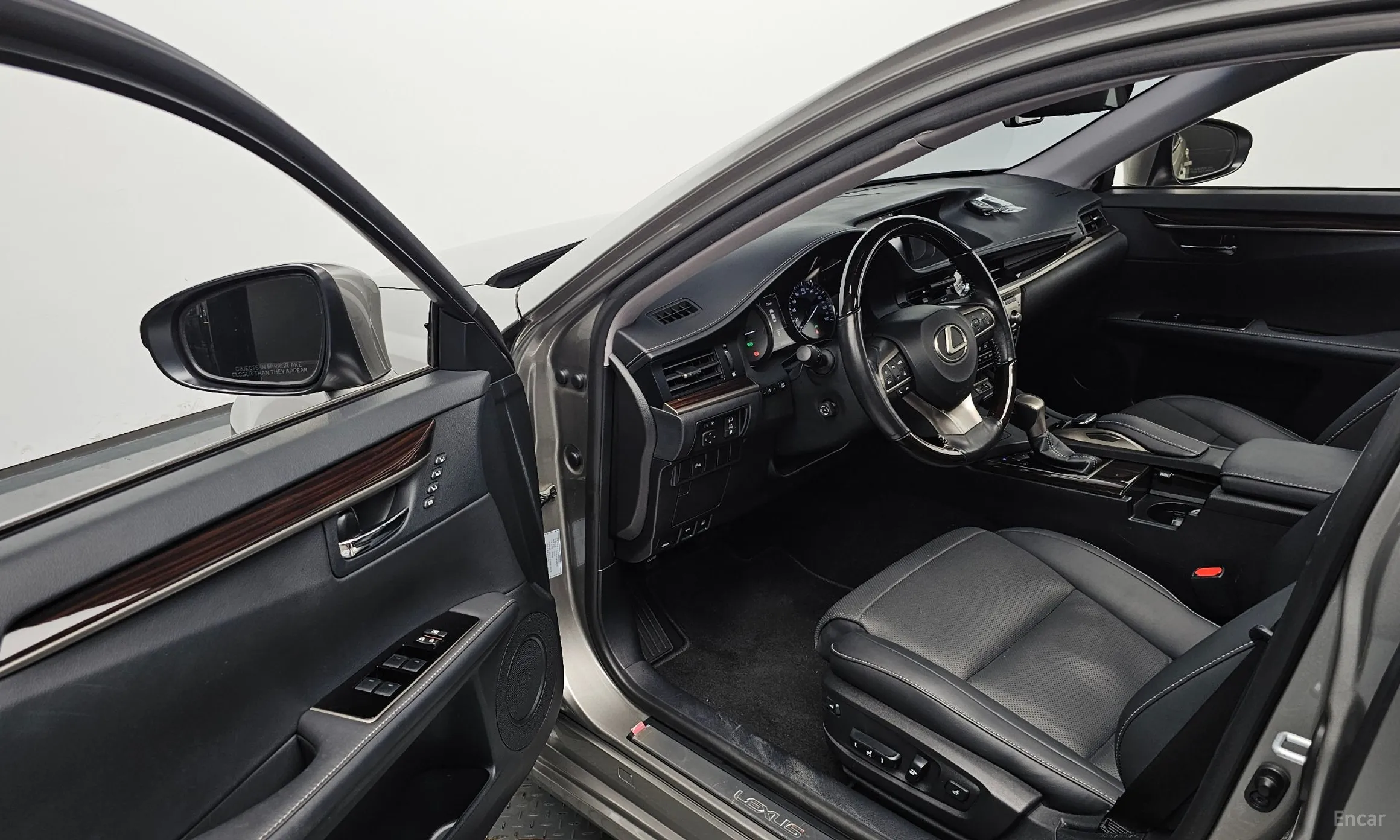 Lexus New ES300h превью 10