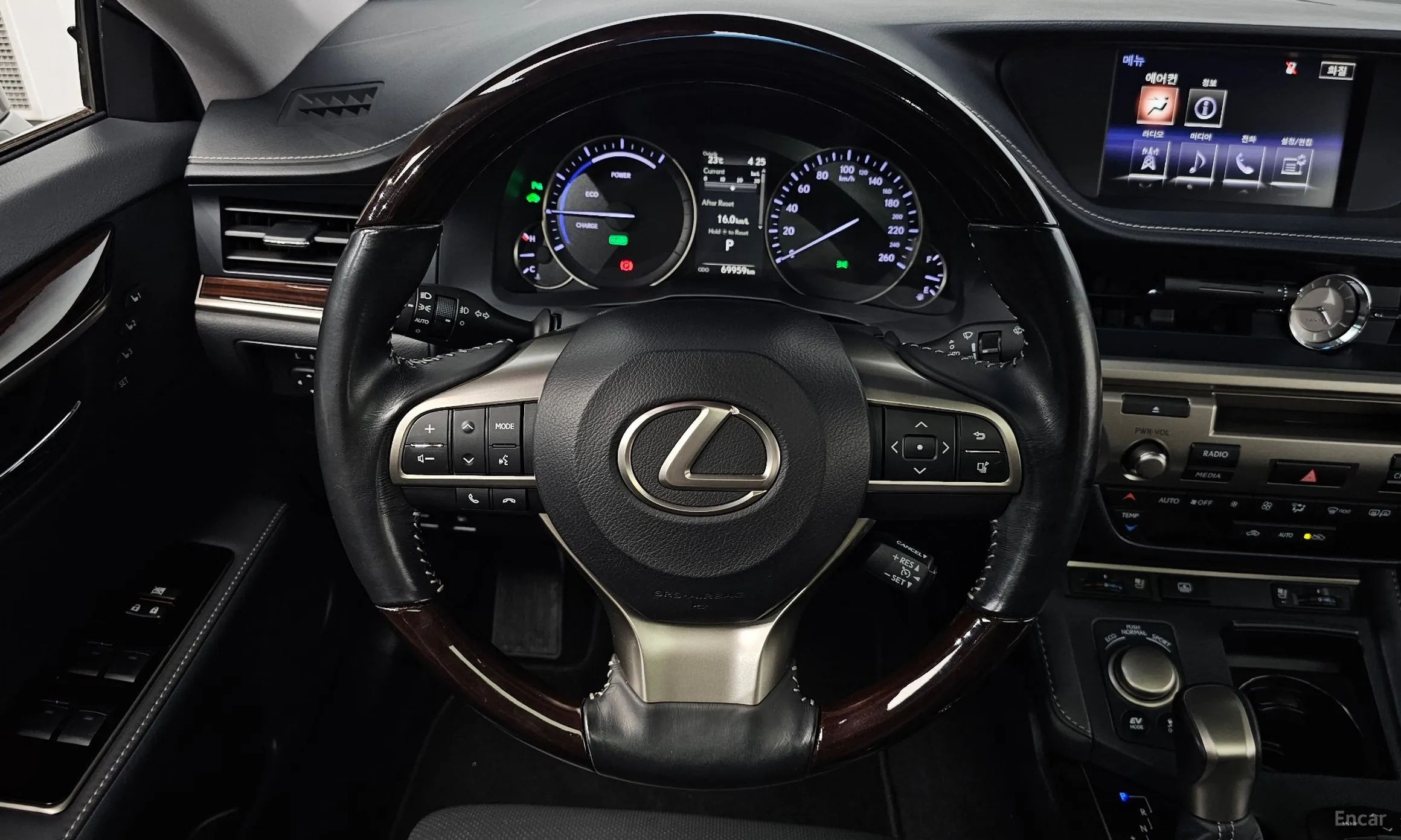Lexus New ES300h превью 13