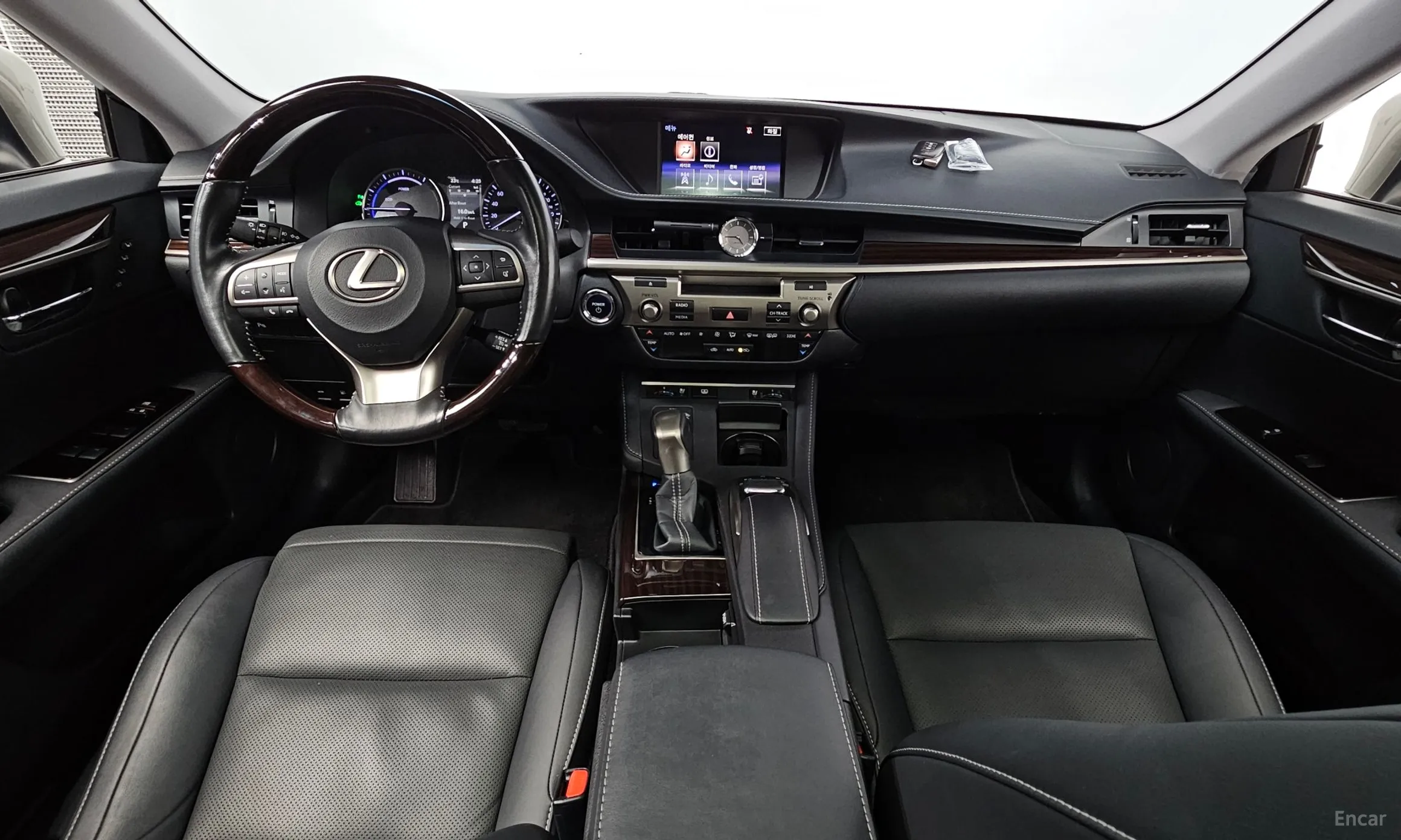 Lexus New ES300h превью 7