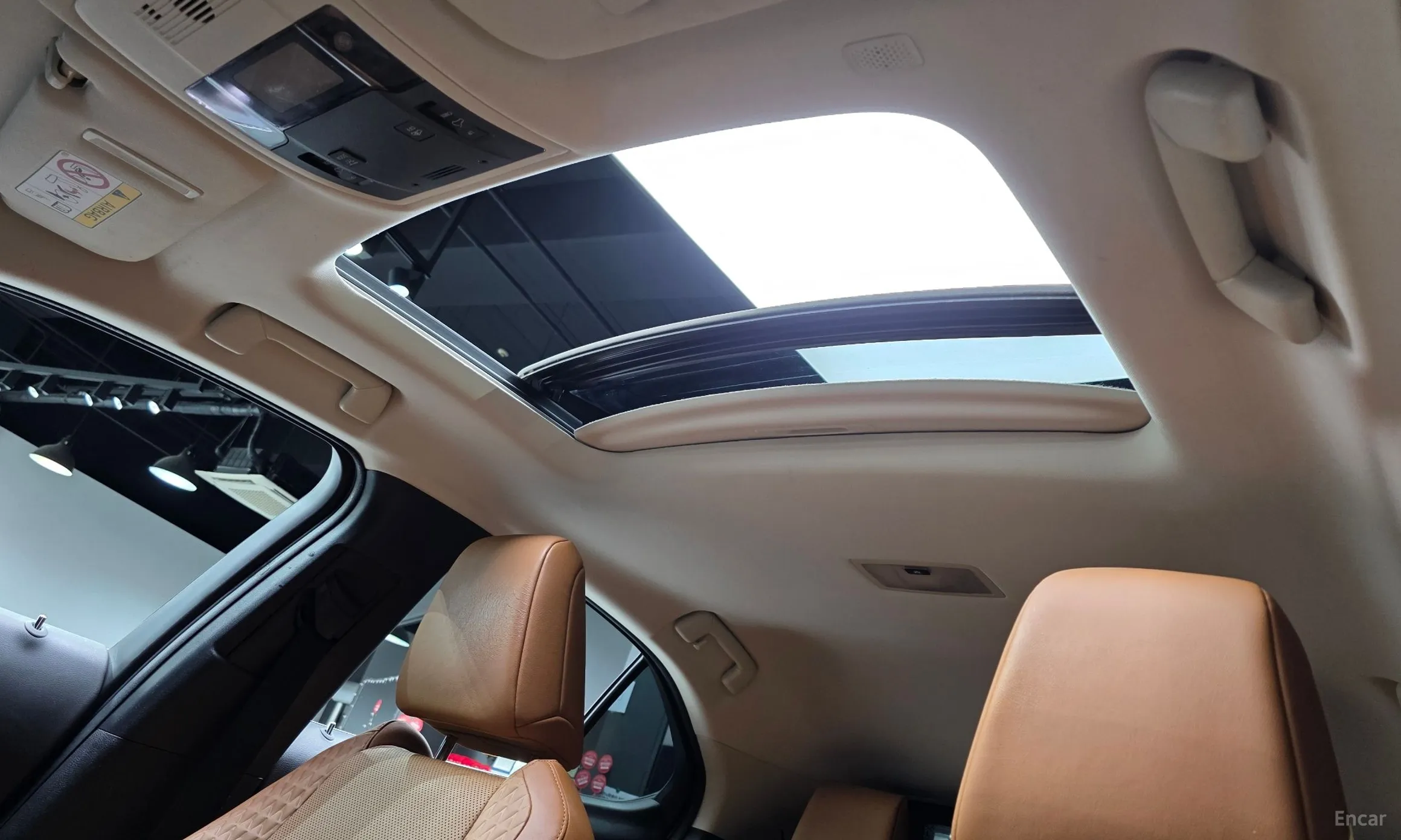 Lexus UX250h превью 20