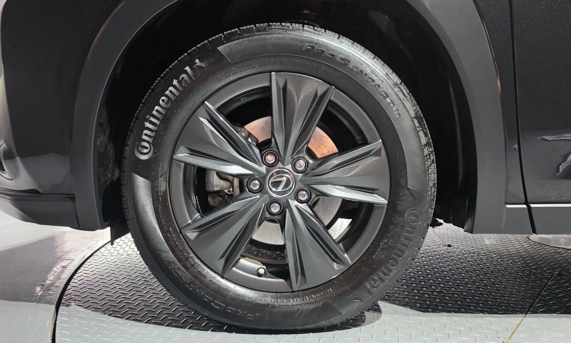 Lexus UX250h превью 5