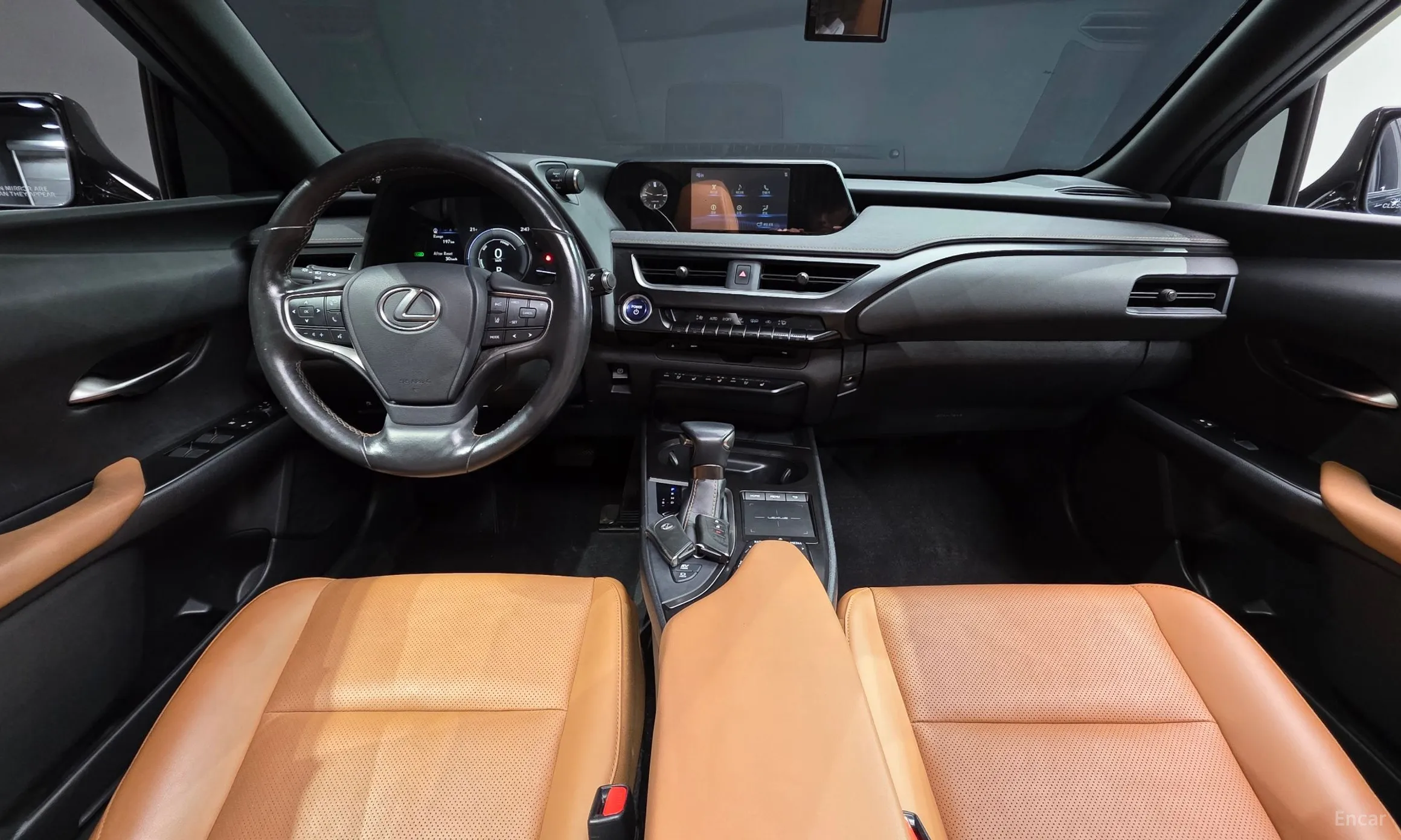 Lexus UX250h превью 7