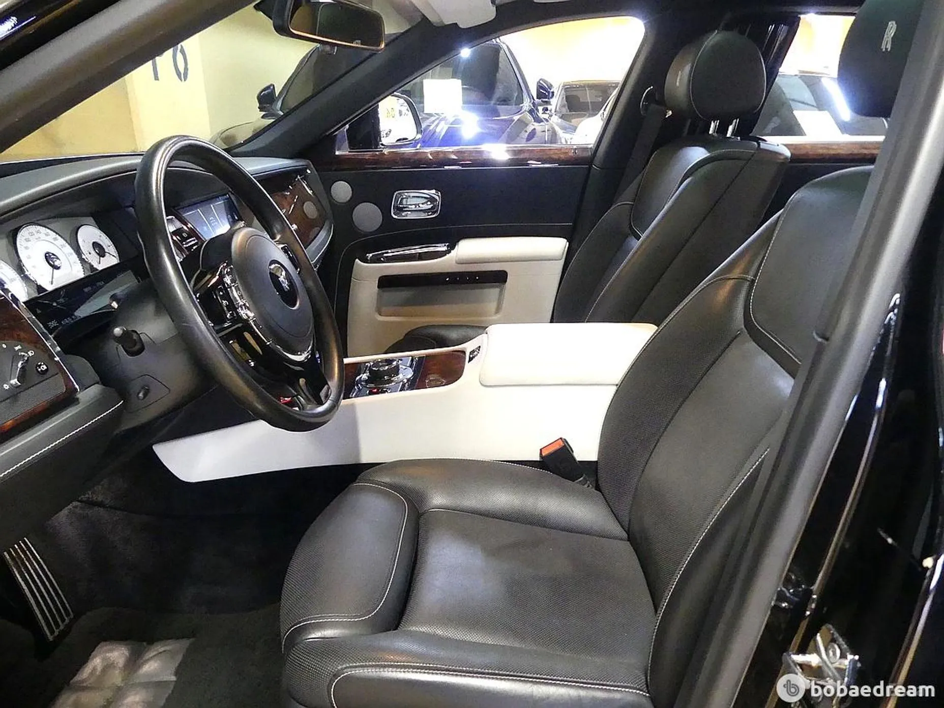 Rolls-Royce Ghost превью 10