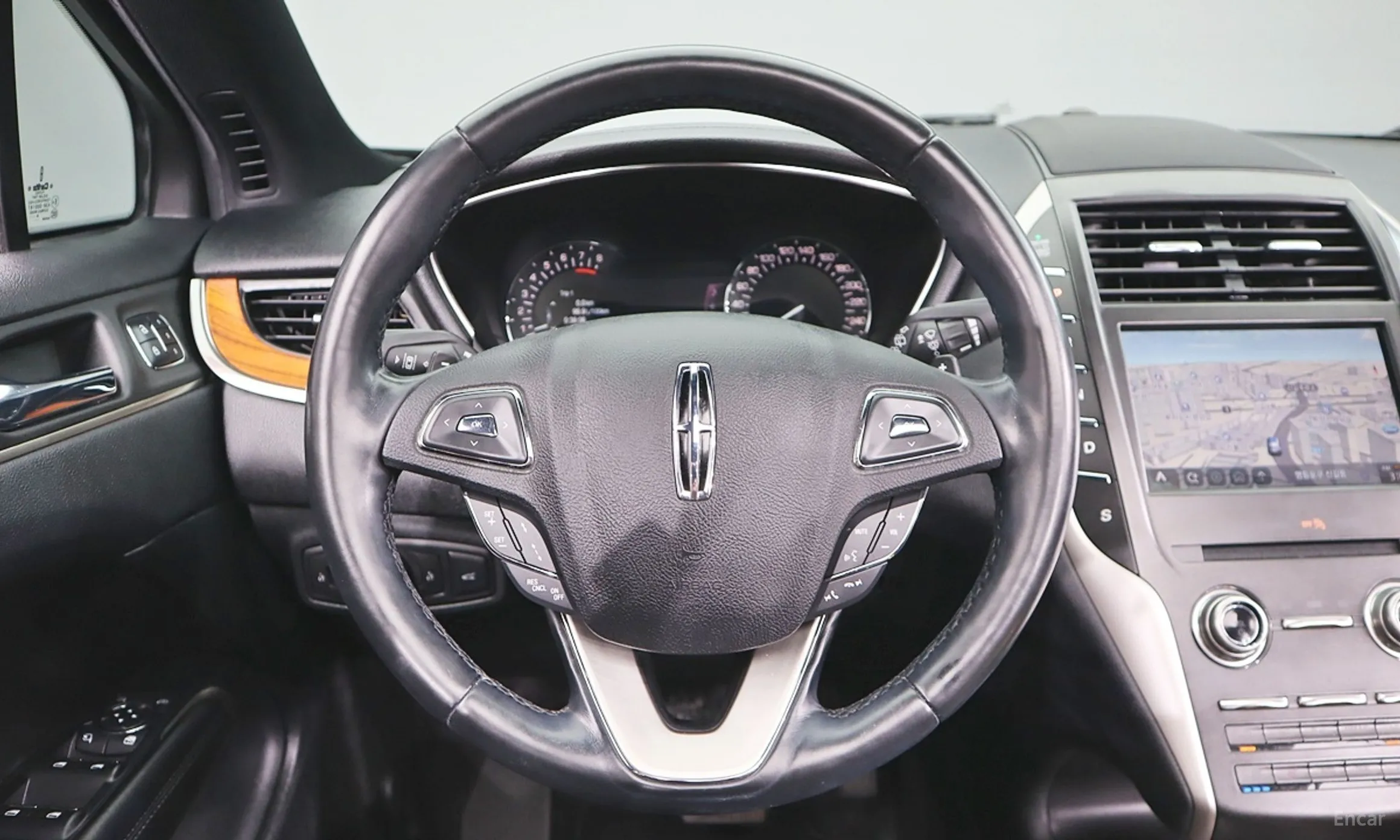 Lincoln MKC превью 13