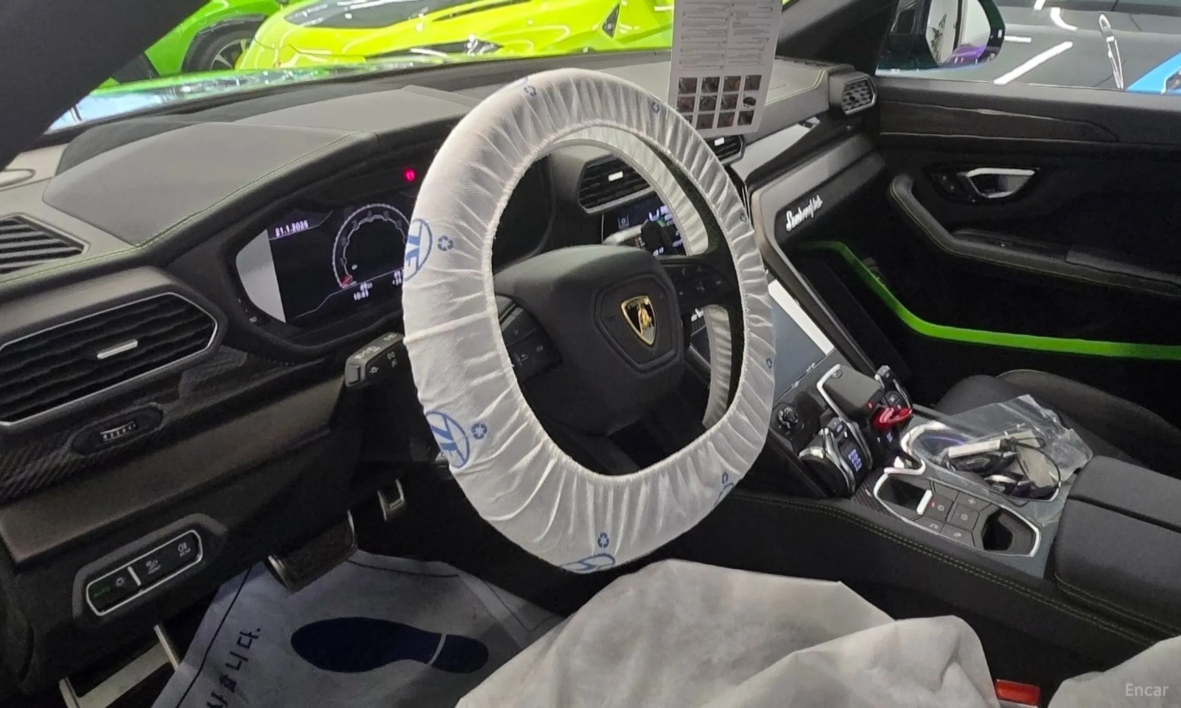 Lamborghini Urus превью 10