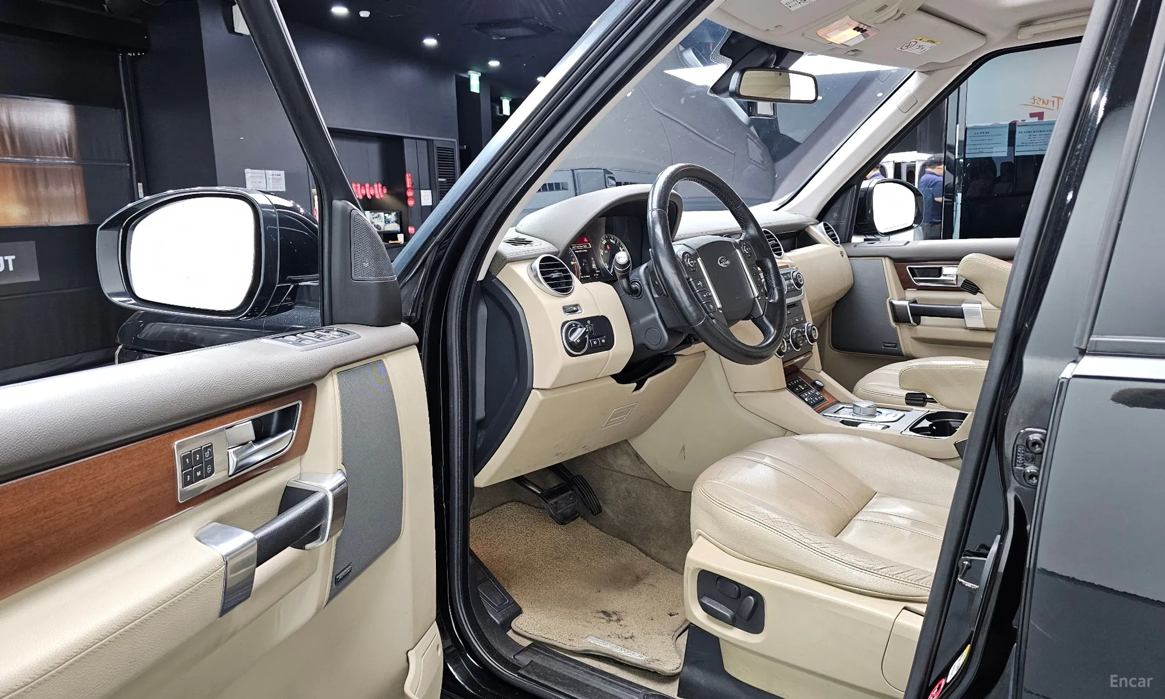 Land Rover Discovery 4 превью 10