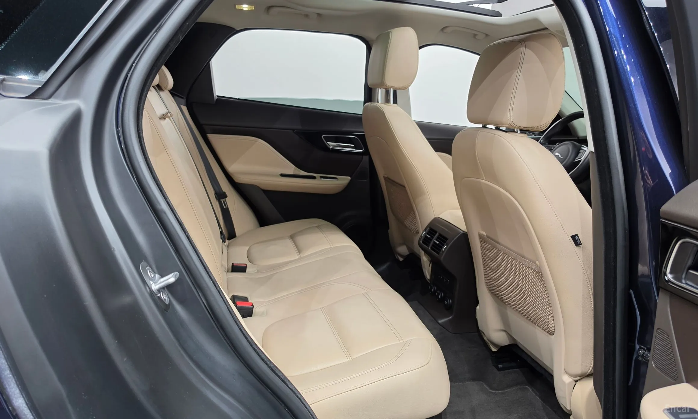 Jaguar F-PACE превью 11