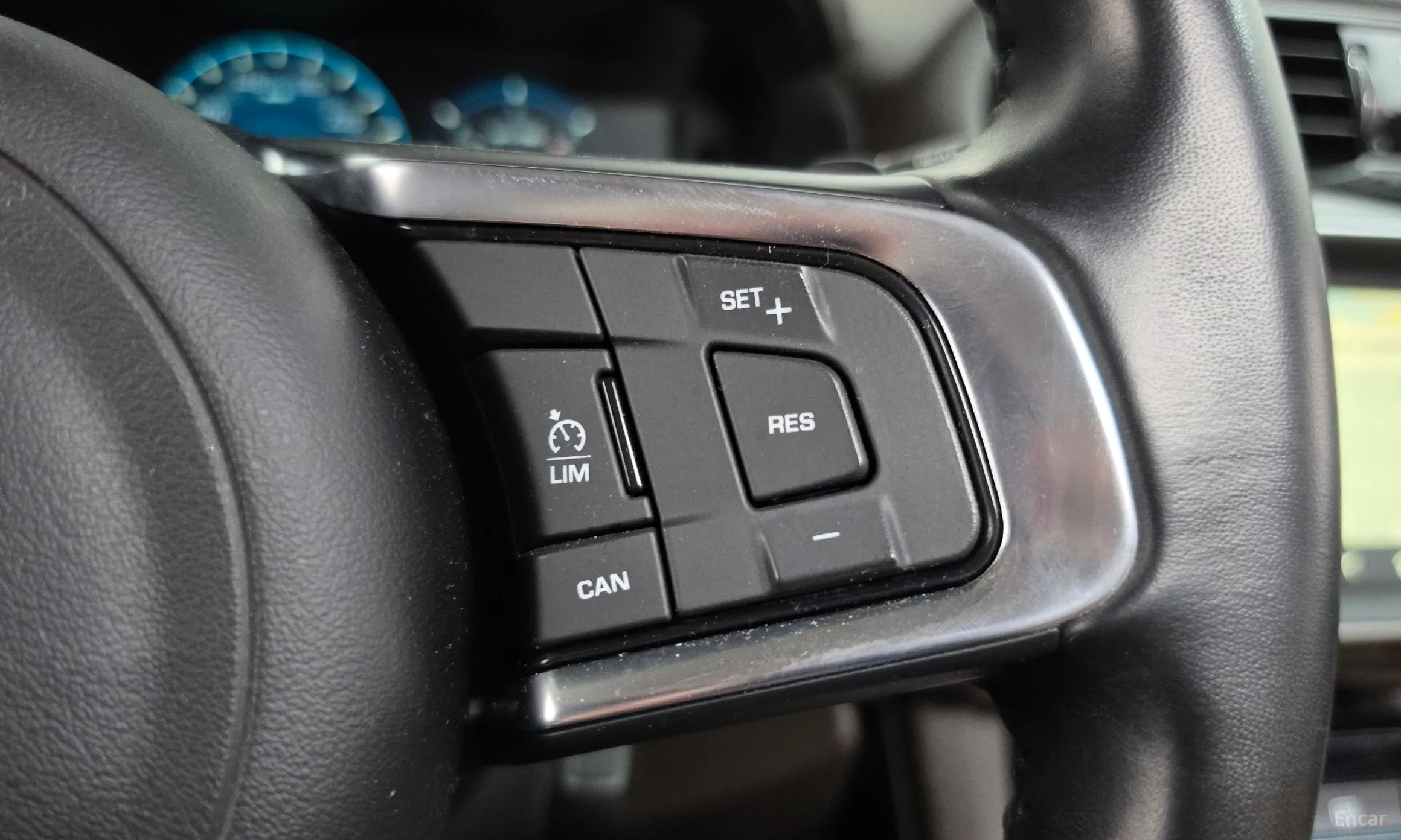 Jaguar F-PACE превью 18