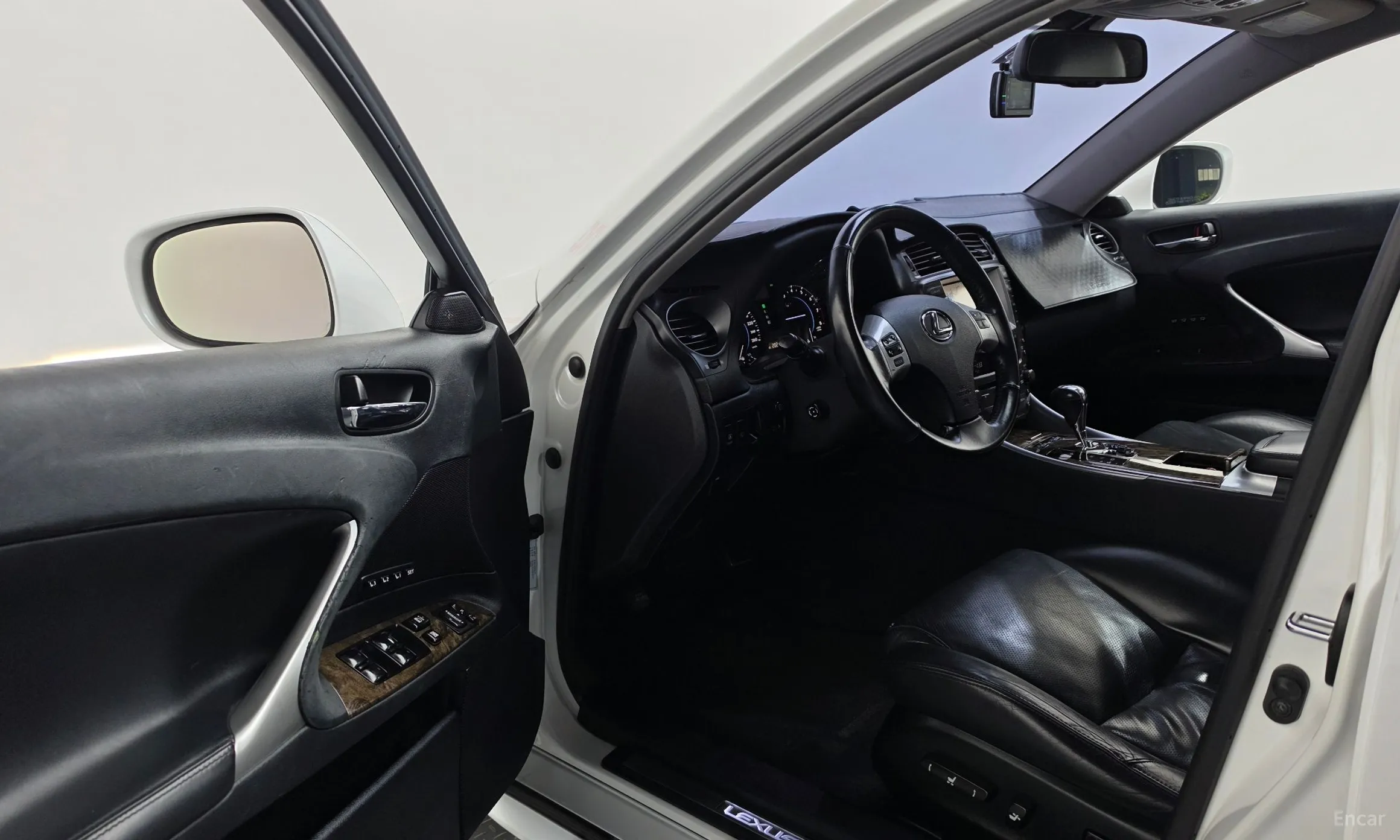 Lexus IS250 превью 10