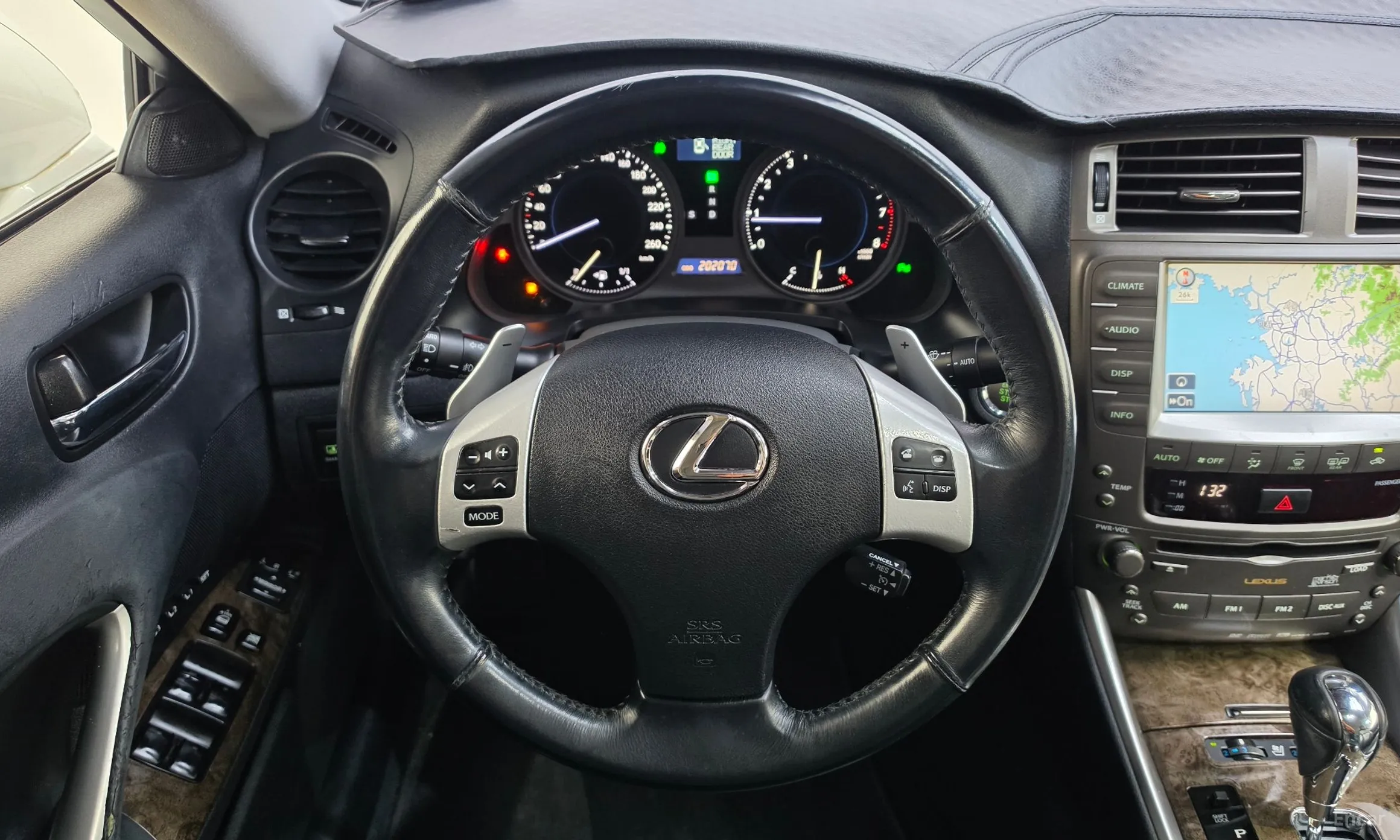 Lexus IS250 превью 13