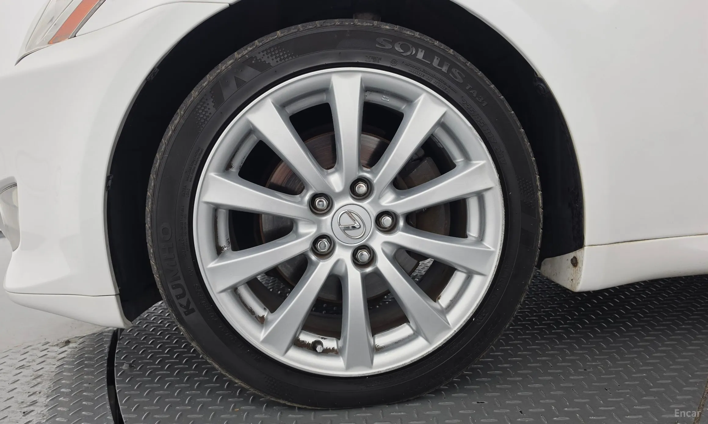 Lexus IS250 превью 5