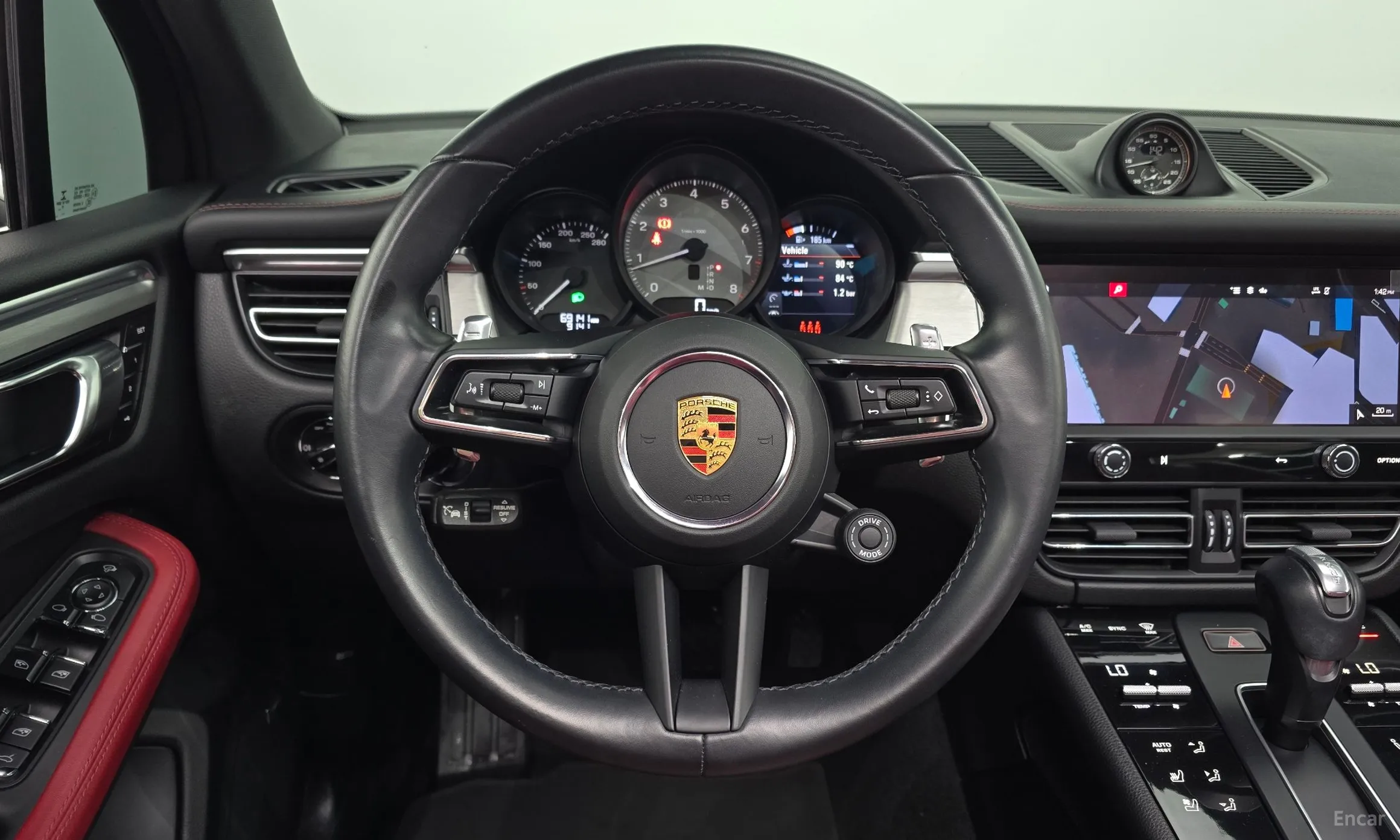 Porsche Macan превью 13