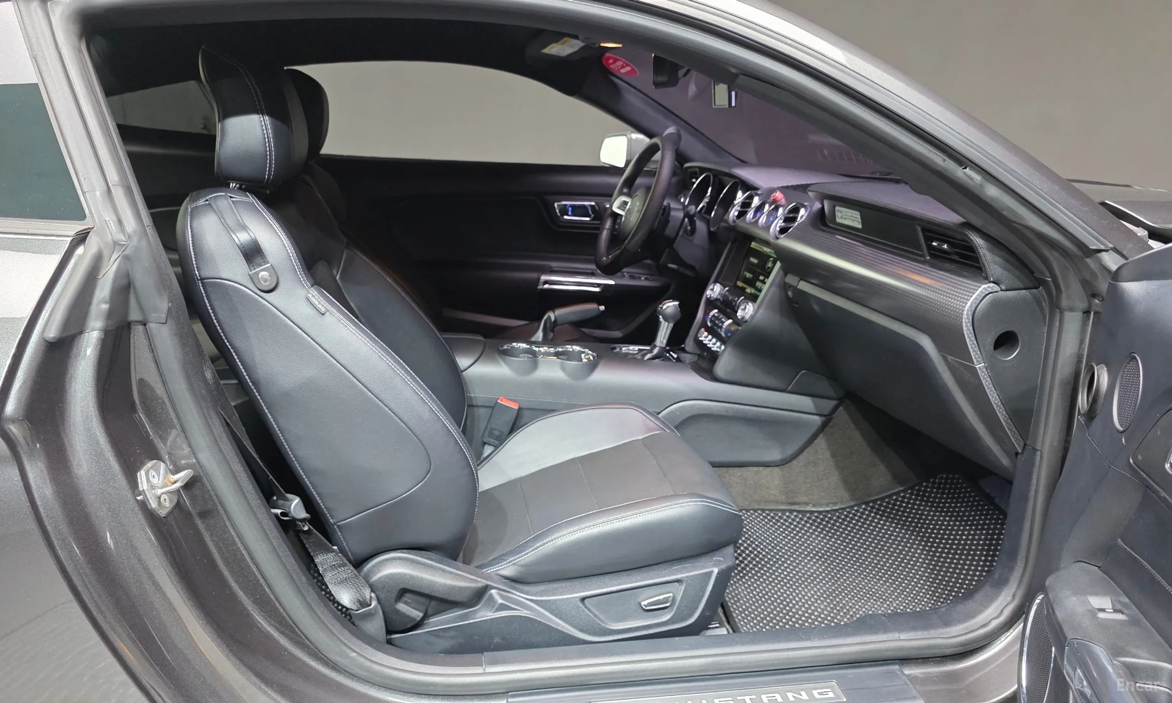 Ford Mustang превью 10