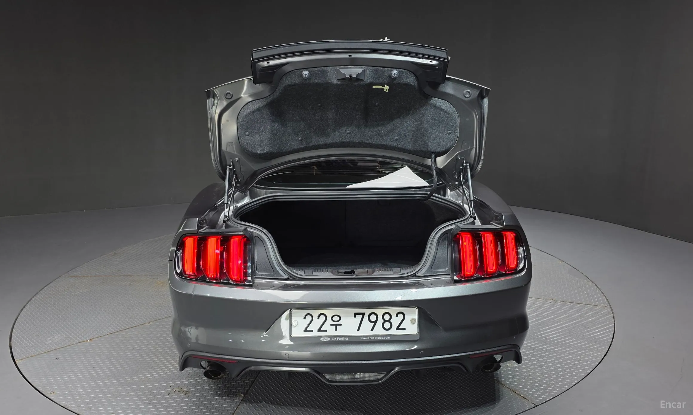Ford Mustang превью 20
