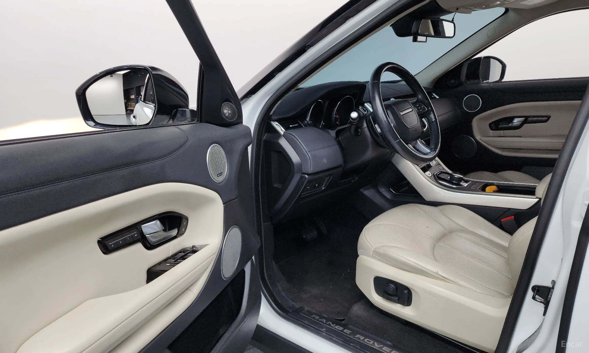 Land Rover Range Rover Evoque превью 10