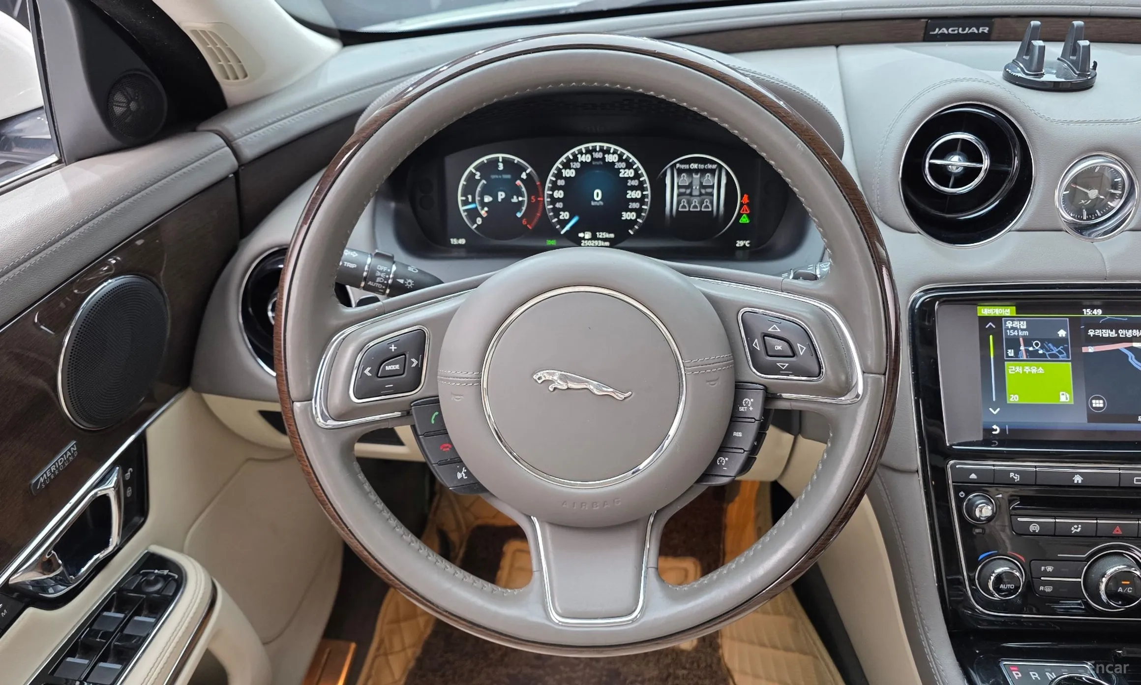 Jaguar All New XJ превью 13
