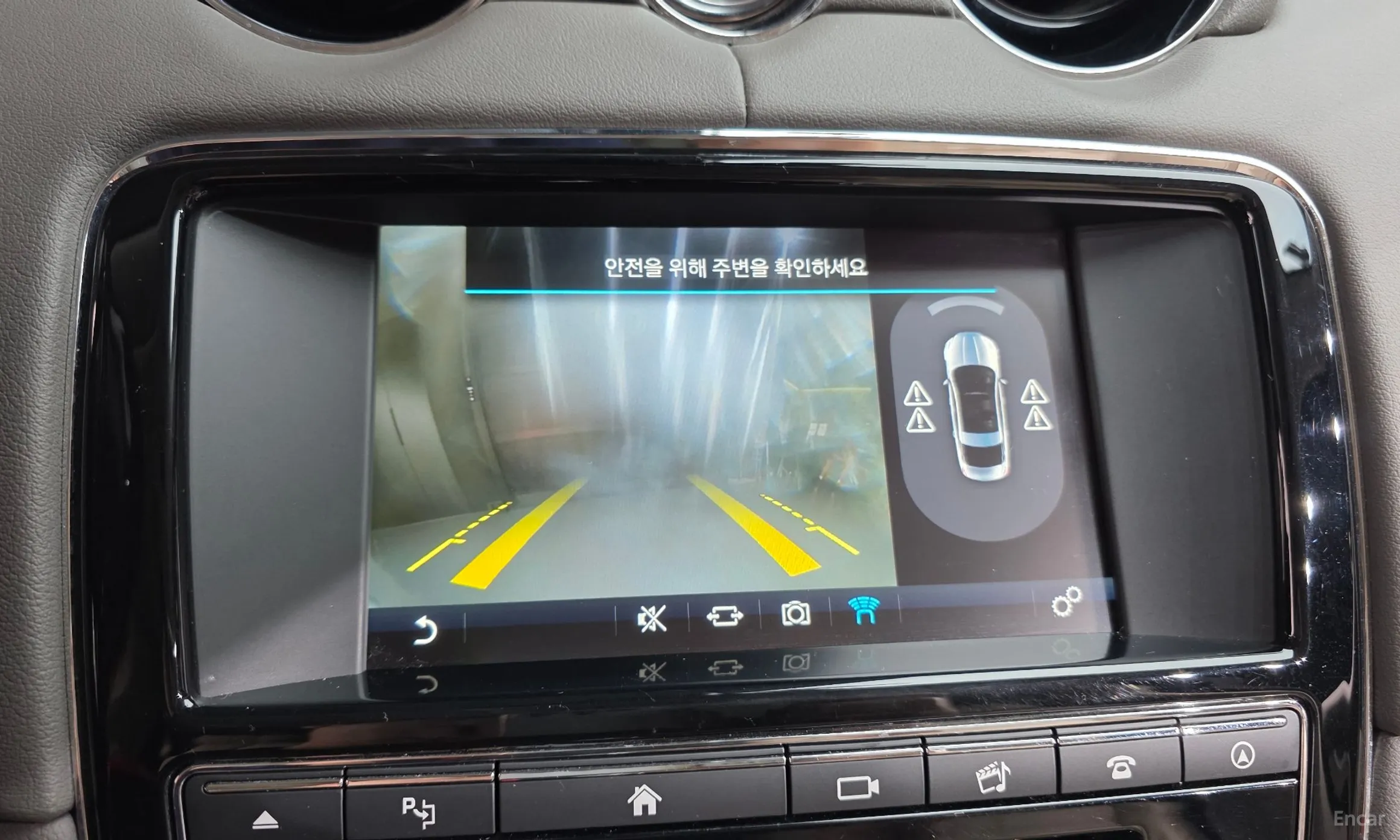 Jaguar All New XJ превью 15