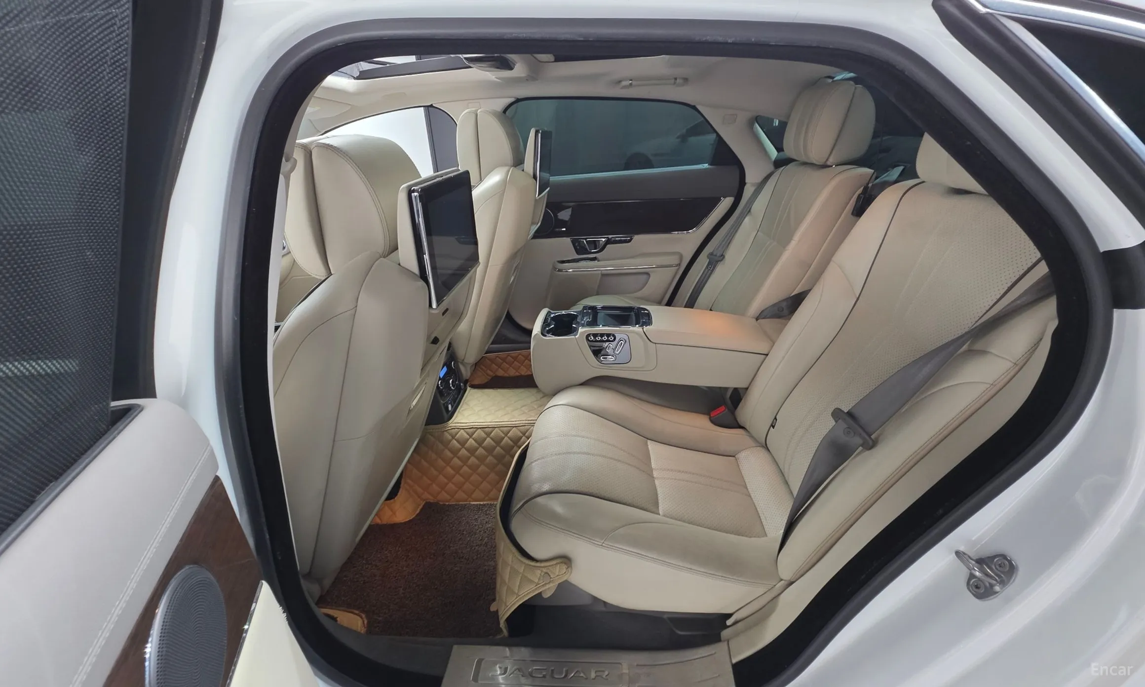 Jaguar All New XJ превью 17