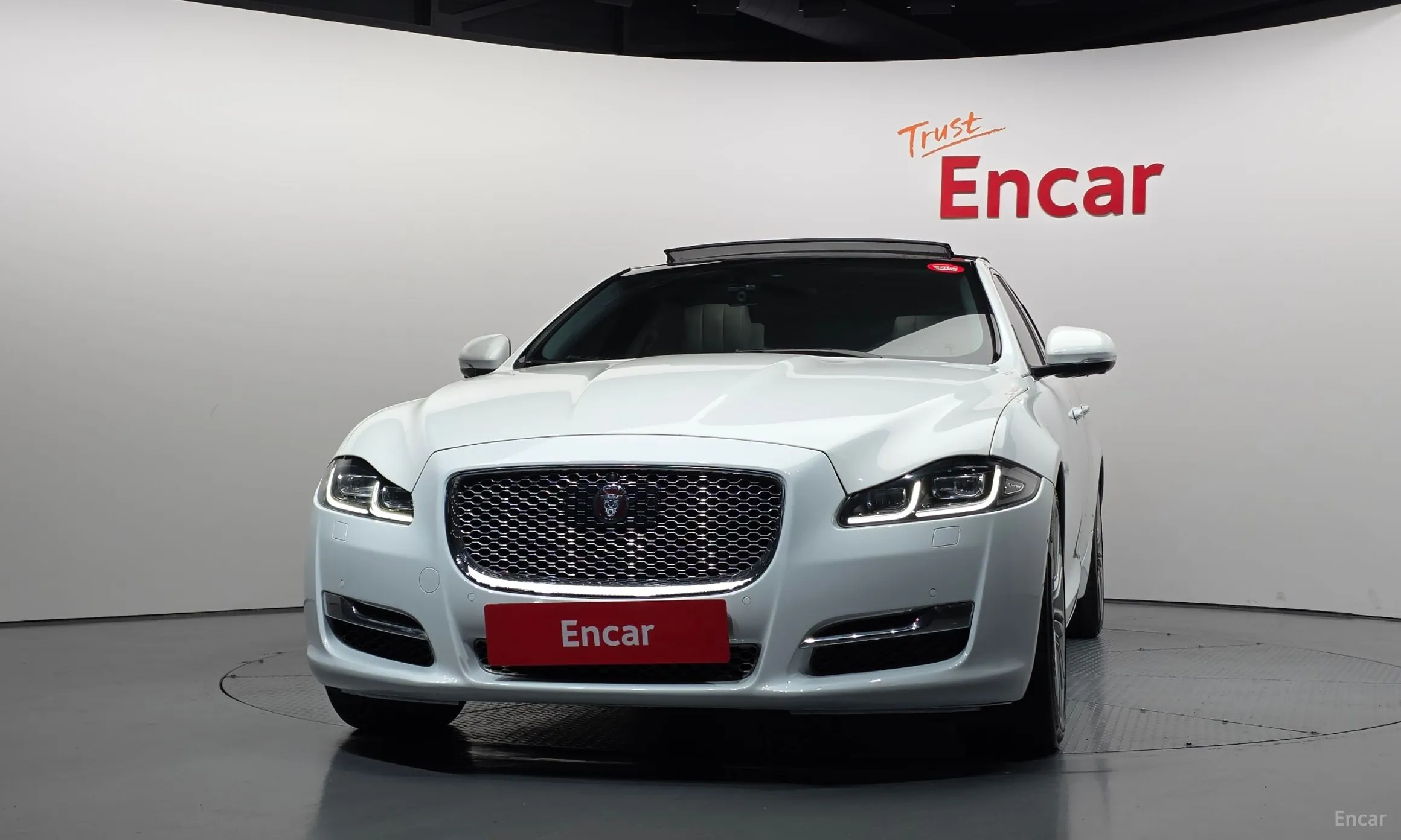 Jaguar All New XJ превью 3
