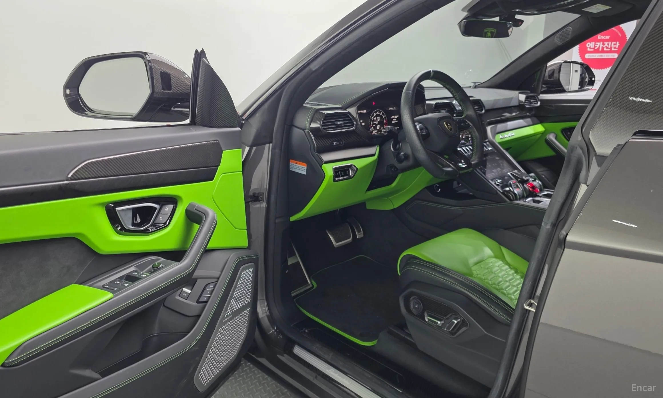 Lamborghini Urus превью 10