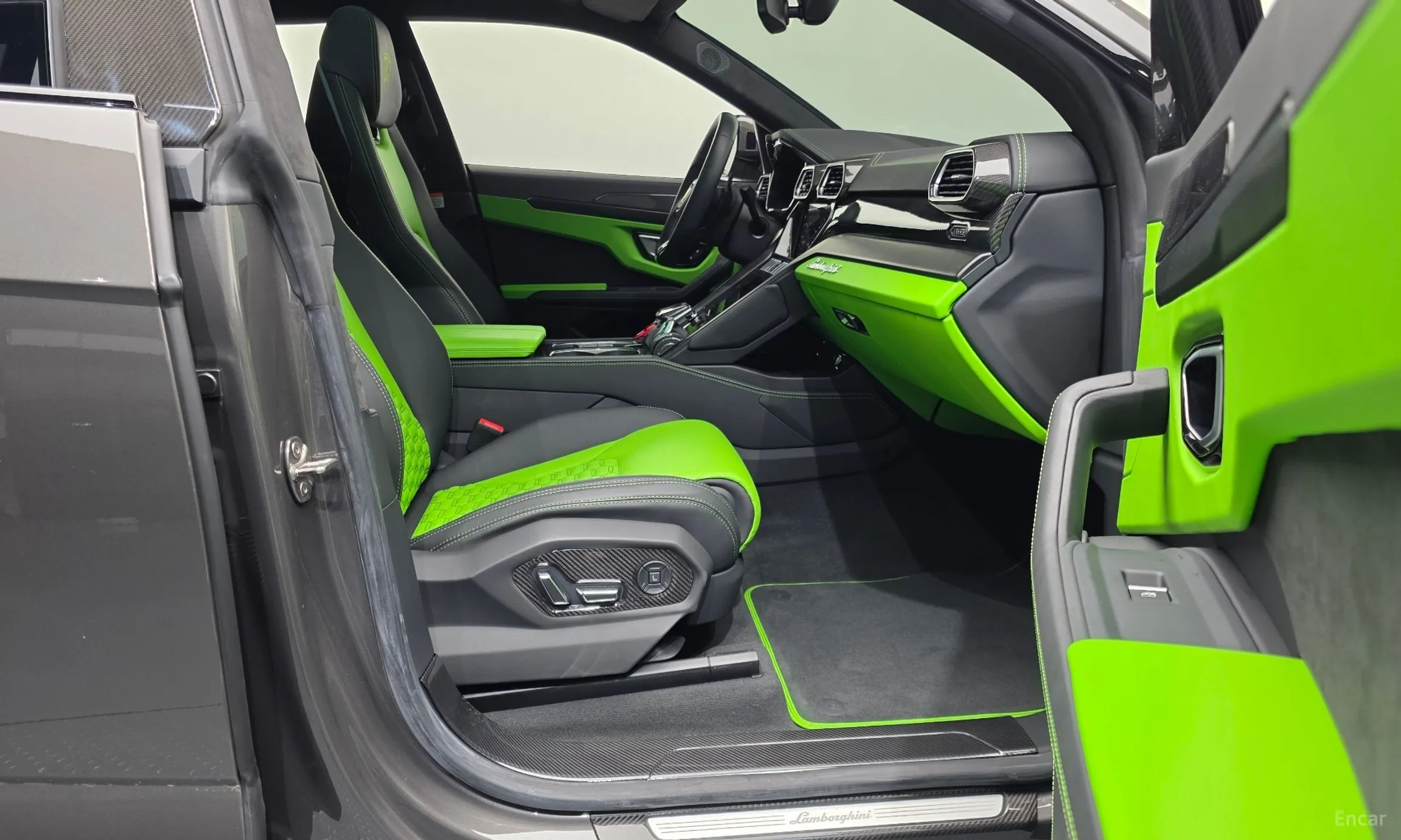 Lamborghini Urus превью 11