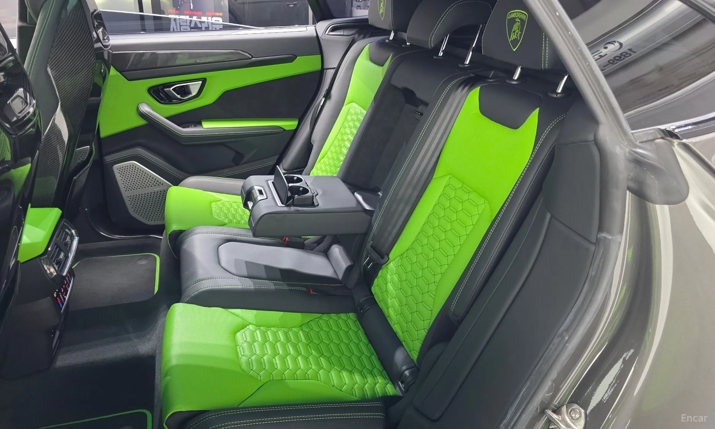 Lamborghini Urus превью 12