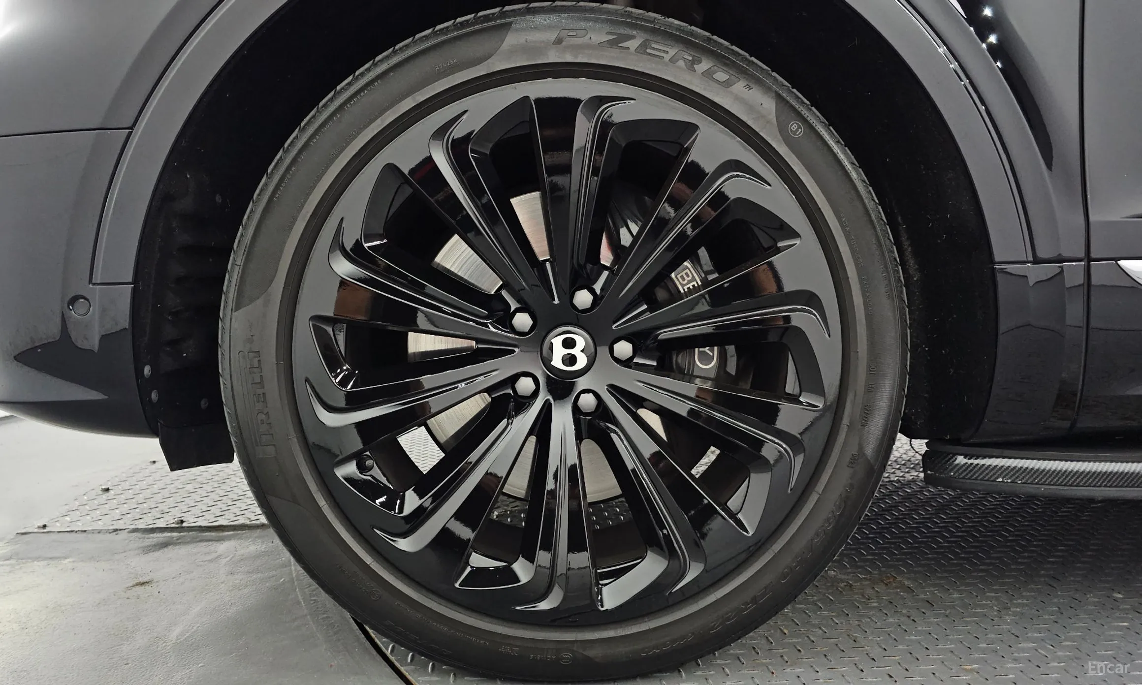 Bentley Bentayga превью 5