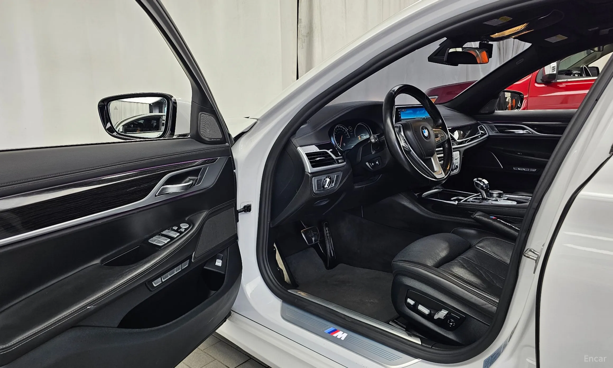 BMW 7 Series (G11) превью 10