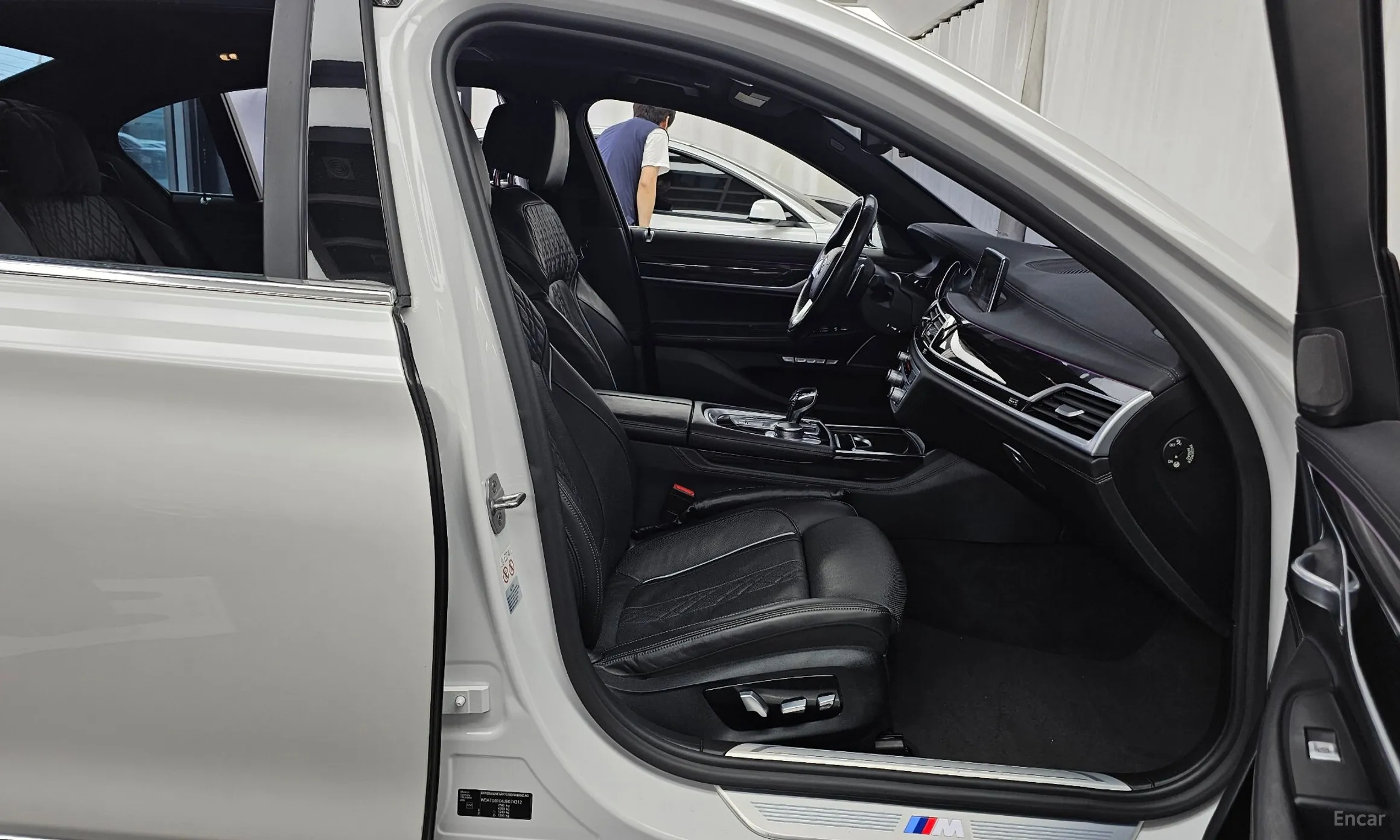 BMW 7 Series (G11) превью 11